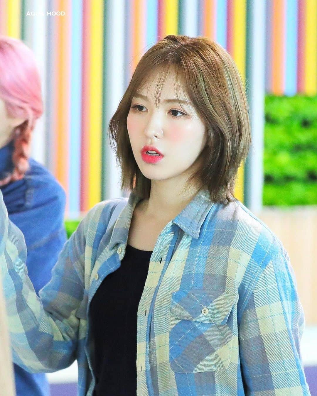 ウェンディ（ファンアカウント）のインスタグラム：「💙 190930 Incheon Airport - © to aquamood1994 #WENDY #웬디 #REDVELVET #레드벨벳」