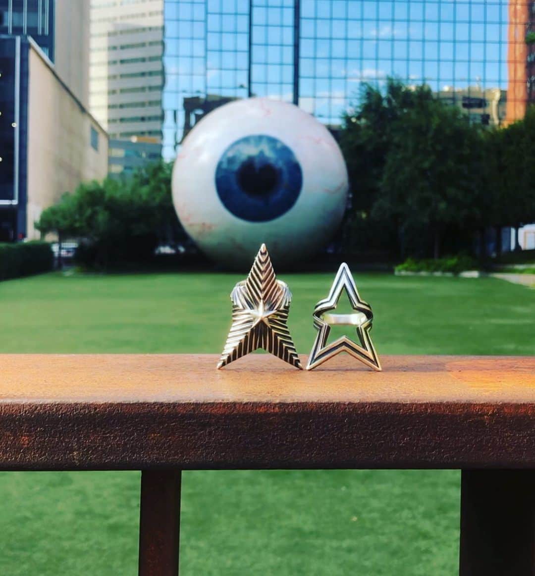 コディ サンダーソンのインスタグラム：「Where am I? #star #eyeball #silver #navajo」