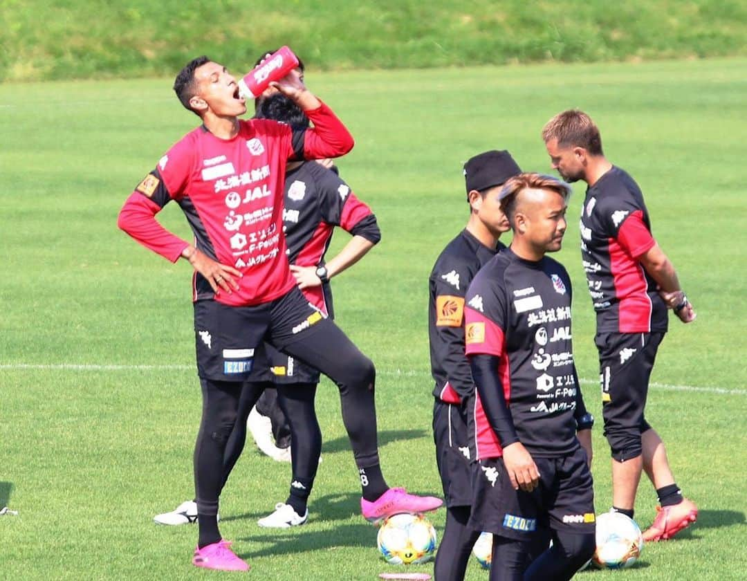 ジェイ・ボスロイドさんのインスタグラム写真 - (ジェイ・ボスロイドInstagram)「We had a Hard week training in preparation for our 1st of 3 consecutive games against @gambaosaka_official  Hardwork,belief and togetherness can make us victorious, come on @hokkaido_consadole_sapporo let’s do this 👊🏽 #consadole#team#together#win#belief#determination#striveforgreatness#blessed#hardwork#dedication#soccer#football#training#japan#jleague#adidas#adidastokyo」10月4日 14時12分 - jaybothroyd