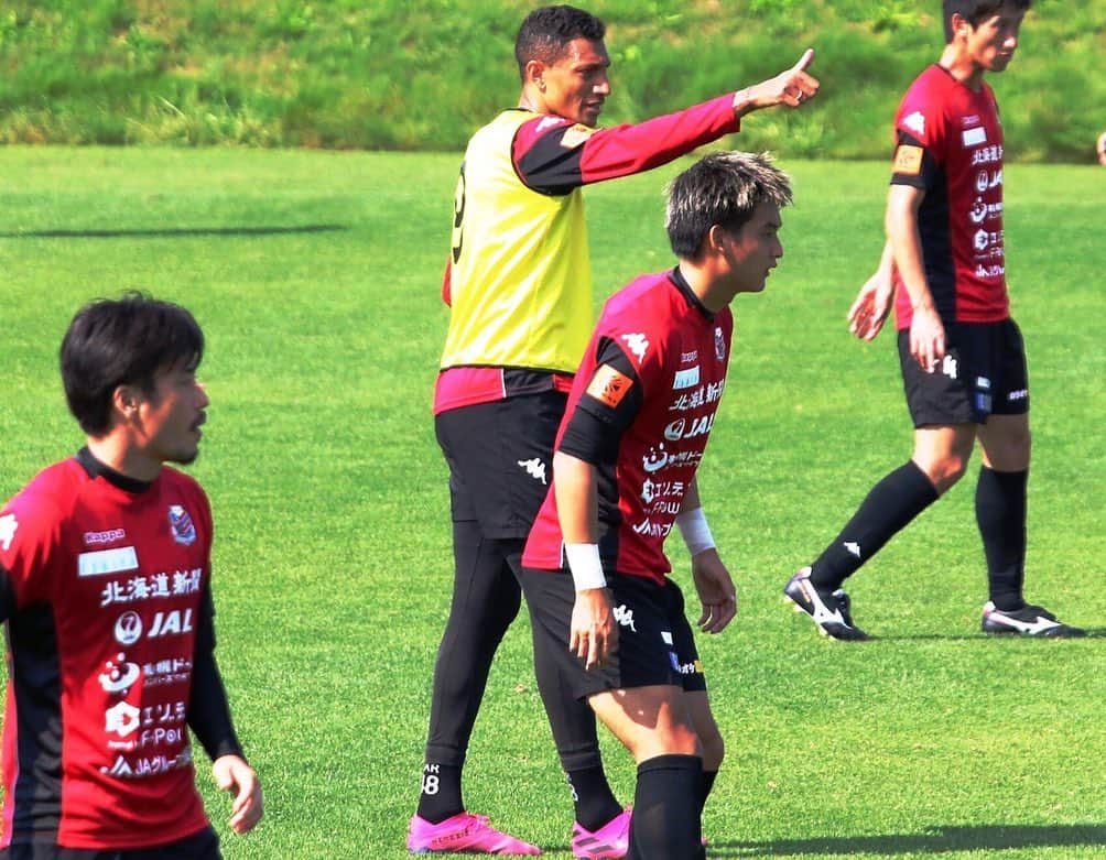 ジェイ・ボスロイドさんのインスタグラム写真 - (ジェイ・ボスロイドInstagram)「We had a Hard week training in preparation for our 1st of 3 consecutive games against @gambaosaka_official  Hardwork,belief and togetherness can make us victorious, come on @hokkaido_consadole_sapporo let’s do this 👊🏽 #consadole#team#together#win#belief#determination#striveforgreatness#blessed#hardwork#dedication#soccer#football#training#japan#jleague#adidas#adidastokyo」10月4日 14時12分 - jaybothroyd