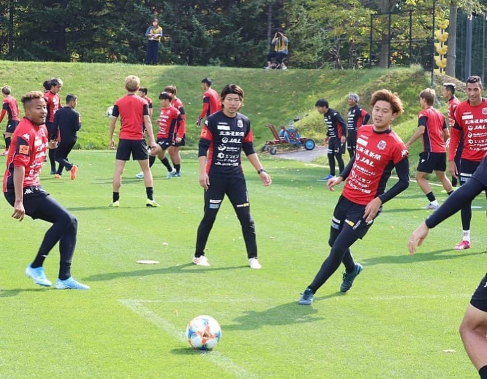 ジェイ・ボスロイドさんのインスタグラム写真 - (ジェイ・ボスロイドInstagram)「We had a Hard week training in preparation for our 1st of 3 consecutive games against @gambaosaka_official  Hardwork,belief and togetherness can make us victorious, come on @hokkaido_consadole_sapporo let’s do this 👊🏽 #consadole#team#together#win#belief#determination#striveforgreatness#blessed#hardwork#dedication#soccer#football#training#japan#jleague#adidas#adidastokyo」10月4日 14時12分 - jaybothroyd