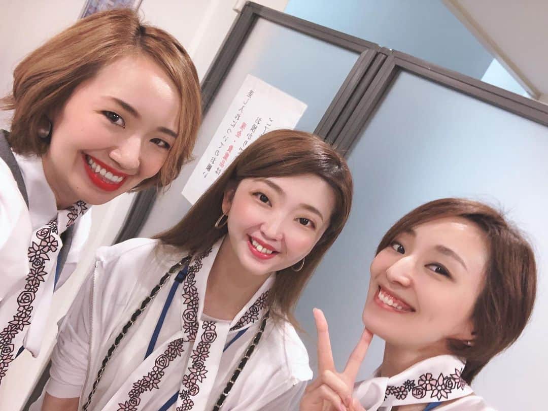 貴千碧のインスタグラム：「先日の一コマ。 千秋楽とは会いたかった人に会える😊そんな空間でもあるのです☺️🙏. . . . . . 東京より一時帰宅。 あやさんこと#壱城あずさ さん#YUKO さん#小田島夏希 先生 と密度の濃いお稽古期間を過ごしました。 #愛 が沢山詰まった最高のステージになる予感がしています✨✨ またお稽古風景などなどアップしますね😍  今日は#月組#初日✨✨🎉そしてタマの#お誕生日🎂 大阪ではるりピーのライブもあったりみんなが色々なところで大活躍している✨✨私も「今目の前にあること」を精一杯がんばるぞっ👊👊✨ #仙名彩世 ちゃん  ゆき❤️#ミスサイゴン 出演本当におめでとう☺️✨ #澄輝さやと ちゃん#あっきー #麗百愛 ちゃん #鳳真由 ちゃん #星那由貴 ちゃん #貴千碧」