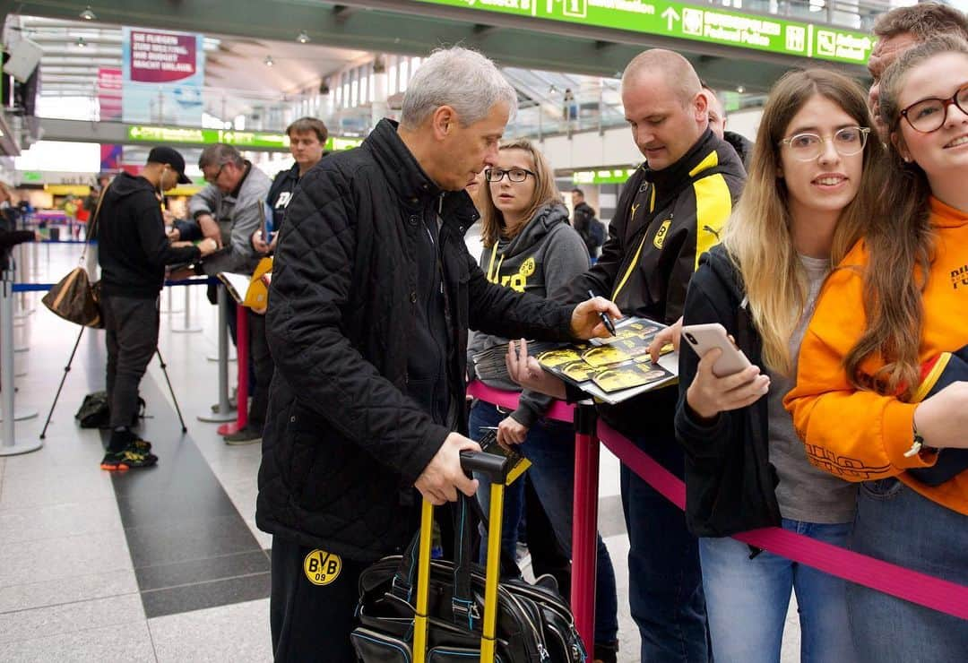 ボルシア・ドルトムントさんのインスタグラム写真 - (ボルシア・ドルトムントInstagram)「🛫 Ready for take off. #bvb #borussiadortmund #bvb09 #scfbvb #dortmund」10月5日 0時48分 - bvb09