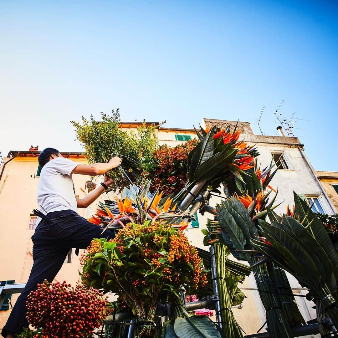 東信さんのインスタグラム写真 - (東信Instagram)「Botanical Sculpture in Sanremo  Date: October 3 Thursday, 2019 Location: Piazza Sansiro  43.816754,7.773636 *Please insert this numbers to your Google map.  @azumamakoto @amkk_project @shiinokishunsuke  #azumamakoto #makotoazuma #shiinokishunsuke #amkk #amkkproject #flowers #flowerart #botanicalsculpture #東信 #東信花樹研究所 #itaria #sanremo」10月4日 16時14分 - azumamakoto