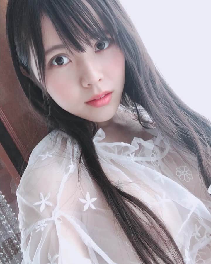 のインスタグラム：「. . . . シフォンな感じが可愛いでしょう？ . . . . . . . . . . #グラドル自画撮り #10秒グラビア #自撮り女子 #自撮り界隈 #東京カメラ部  #ファインダー越しのわたしの世界  #ファインダー越シノ私ノ世界 #カメラ好きな人と繋がりたい  #カメラマンさんと繋がりたい  #写真好きな人と繋がりたい  #写真撮ってる人と繋がりたい  #撮影会モデル #撮影モデル  #womanphotography  #womanphoto  #girlportrait  #cameraman  #photoshoot  #photographer  #asianbeauty  #asianmodel  #japanesegirl  #japanesewoman #グラビア#グラビアアイドル#グラビア撮影#japanesebeauty #canon #instagood」
