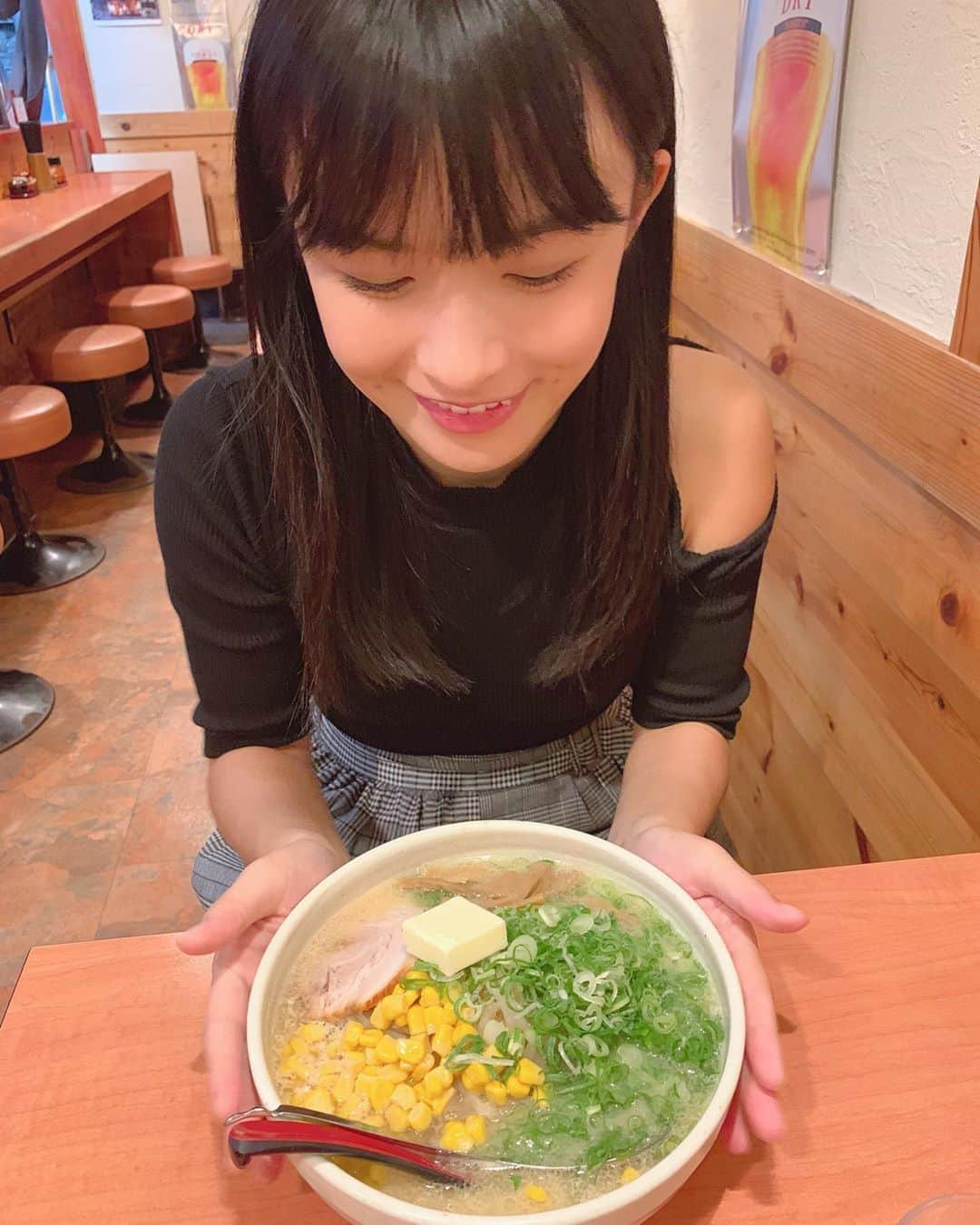 百川晴香さんのインスタグラム写真 - (百川晴香Instagram)「最近ラーメン食べすぎ説🍜🍜 #ラーメン #味噌バターコーンラーメン #九条ネギ #ネギ好き #東京ラーメンショー2019  #スペシャルサポーター #東京ラーメンショー も楽しみ！きてね🙏💓」10月4日 16時25分 - momokawaharuka