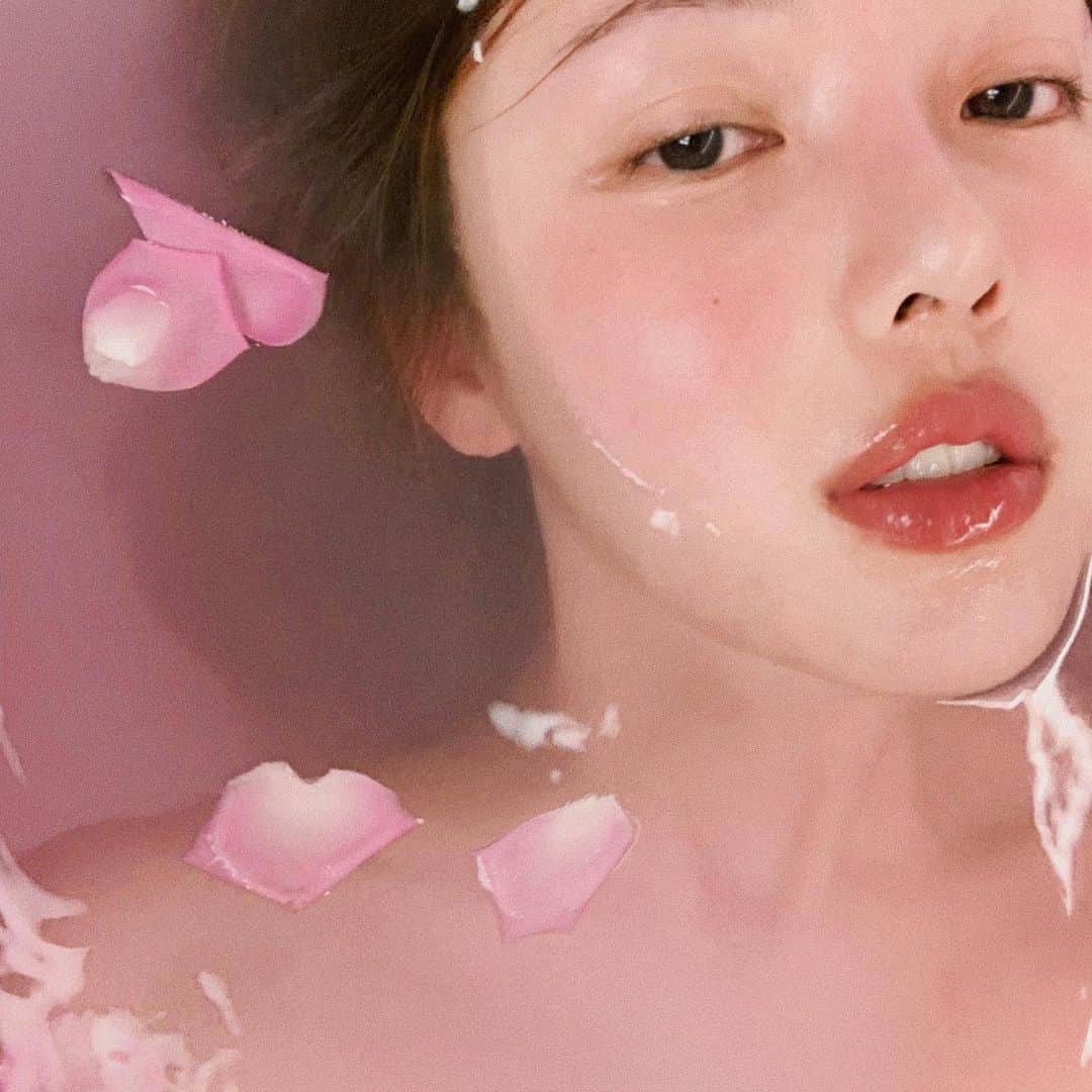 のインスタグラム：「며칠 동안 잠을 제대로 못 자서 어제는 푸욱 쉬었어요...🧼🛁」