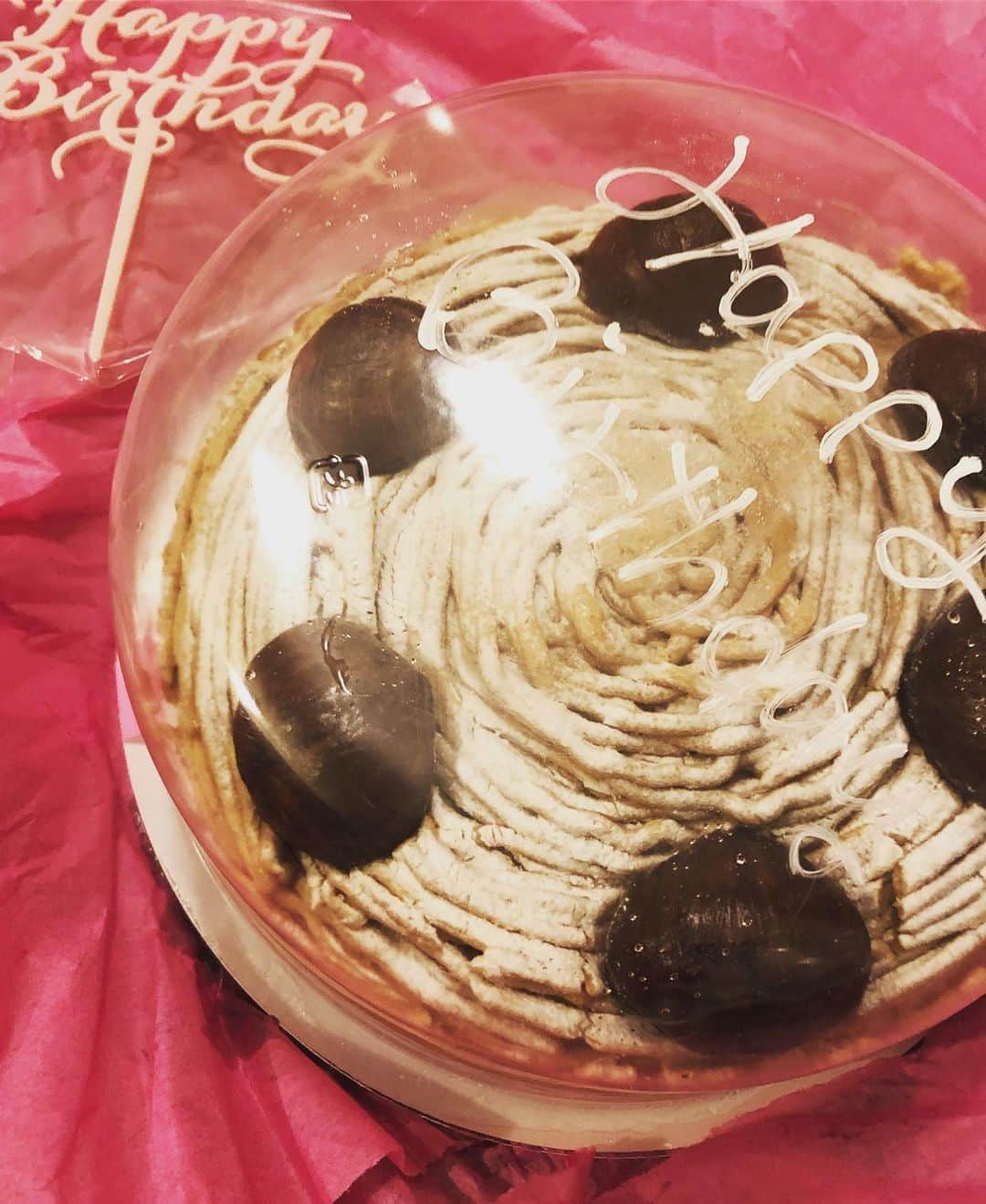 甘糟記子さんのインスタグラム写真 - (甘糟記子Instagram)「そういえばアップし忘れていた1枚( ^ω^ )  お誕生日に静岡のアトリエプティカラン @atelierpetitcalin さんから取り寄せた、栗のタルト！！ こんな素敵なケーキがお取り寄せできるなんて(≧∀≦) しかも栗が美味しい！！ なかなか静岡のお店まではうかがえませんが、こうしてお家で美味しいケーキでお祝いできて嬉しかったです(๑˃̵ᴗ˂̵) #お取り寄せ#アトリエプティカラン#静岡#栗のタルト#モンブランタルト#誕生日ケーキ#美味しい#スウィーツ#お取り寄せ生活」10月4日 16時49分 - norihey924