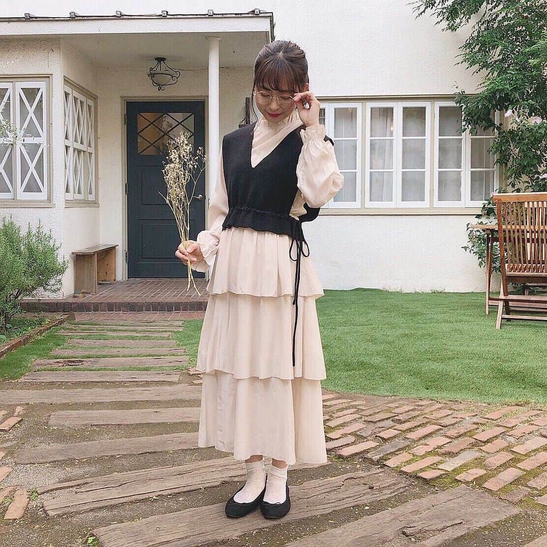 mellowneonさんのインスタグラム写真 - (mellowneonInstagram)「♡10/4 new item♡ 秋冬っぽニットベスト付きワンピースも本日発売🥺✨✨ . スタイルがとてもよく見えるワンピース！150cm前半の方でも、着こなせます🥰 ベストとワンピースは別々でも着れるので、着まわしもできます！！ . model : 152cm(1枚目) model : 161cm(3枚目) . #mellowneon#メロウネオン#韓国ファッション#ワンピース#ニットベスト#秋服#秋服コーデ#ワンピース#ロングワンピース#低身長コーデ#着まわしコーデ#ディズニーコーデ#参戦服#プチプラコーデ#プチプラファッション」10月4日 17時10分 - mellow_neon