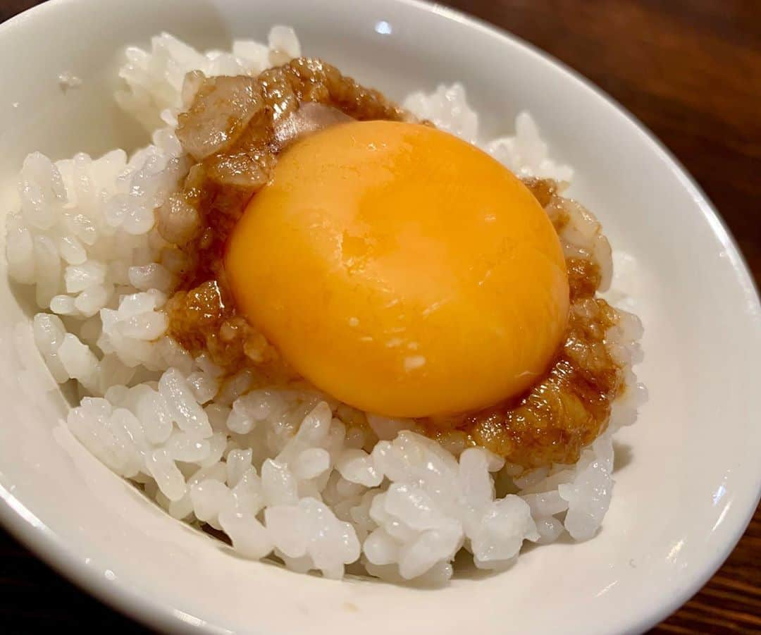 わっきーさんのインスタグラム写真 - (わっきーInstagram)「メガ角煮ストロングMAX麺大盛り！ アブラ玉子飯を添えて。 うま過ぎて完食！  #ばんから担々麺  #ばんからラーメン  #ラーメン  #らーめん  #ラーメン二郎  #二郎系  #二郎  #麺スタグラム  #ストロングラーメン  #メガ角煮ストロングmax  #大食い  #大食いチャレンジ  #東京グルメ #池袋  #池袋グルメ  #池袋ラーメン  #youtube #youtuber #わっきーtv #わっきー #食レポ #飯テロ #飯テログラム #飯テロ動画」10月4日 17時12分 - makoto_ishiwaki