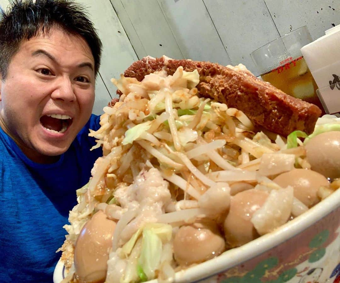 わっきーさんのインスタグラム写真 - (わっきーInstagram)「メガ角煮ストロングMAX麺大盛り！ アブラ玉子飯を添えて。 うま過ぎて完食！  #ばんから担々麺  #ばんからラーメン  #ラーメン  #らーめん  #ラーメン二郎  #二郎系  #二郎  #麺スタグラム  #ストロングラーメン  #メガ角煮ストロングmax  #大食い  #大食いチャレンジ  #東京グルメ #池袋  #池袋グルメ  #池袋ラーメン  #youtube #youtuber #わっきーtv #わっきー #食レポ #飯テロ #飯テログラム #飯テロ動画」10月4日 17時12分 - makoto_ishiwaki