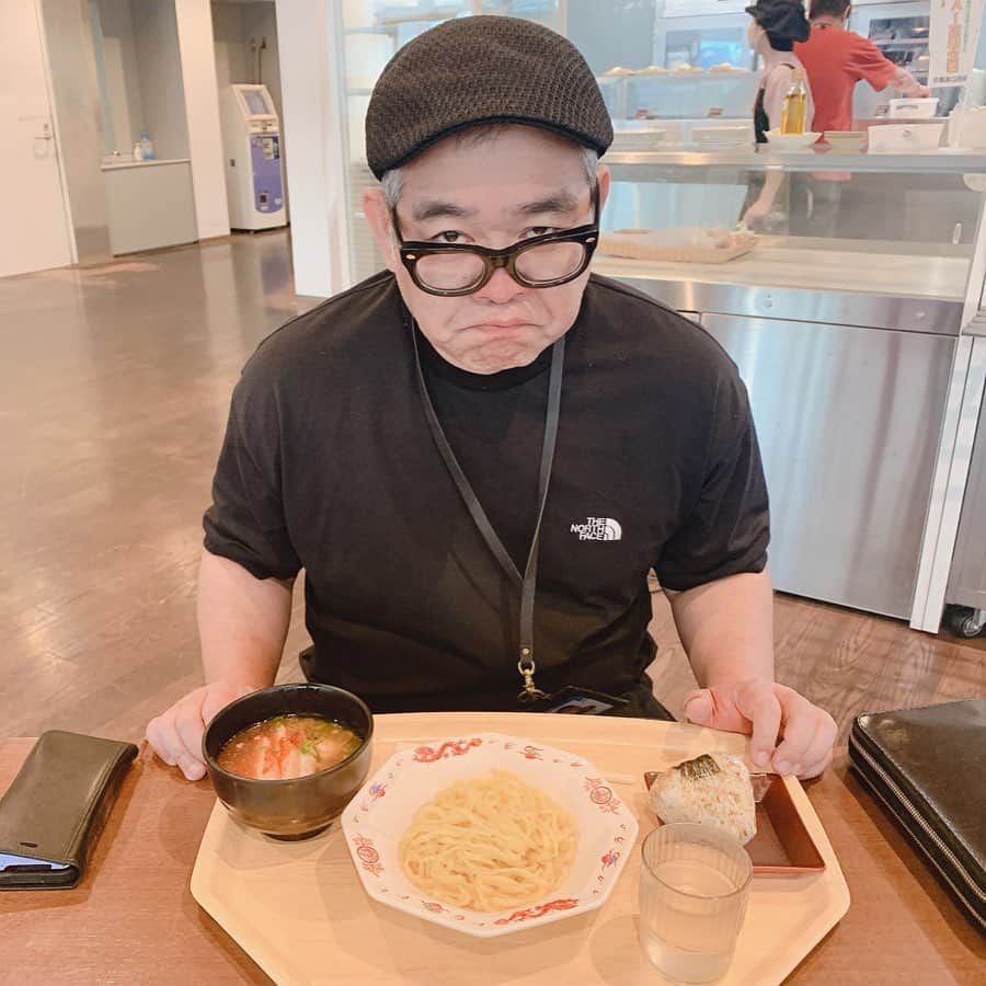 のインスタグラム：「...大樹でした！ . . #ヒョドスタグラム 金曜日のお知らせ ごはん控えめでした！ メインが一つ🤔 . . #youtuber #youtube #japan #ootd #otto #fashion #ハンチング #ファインダー越しの私の世界」