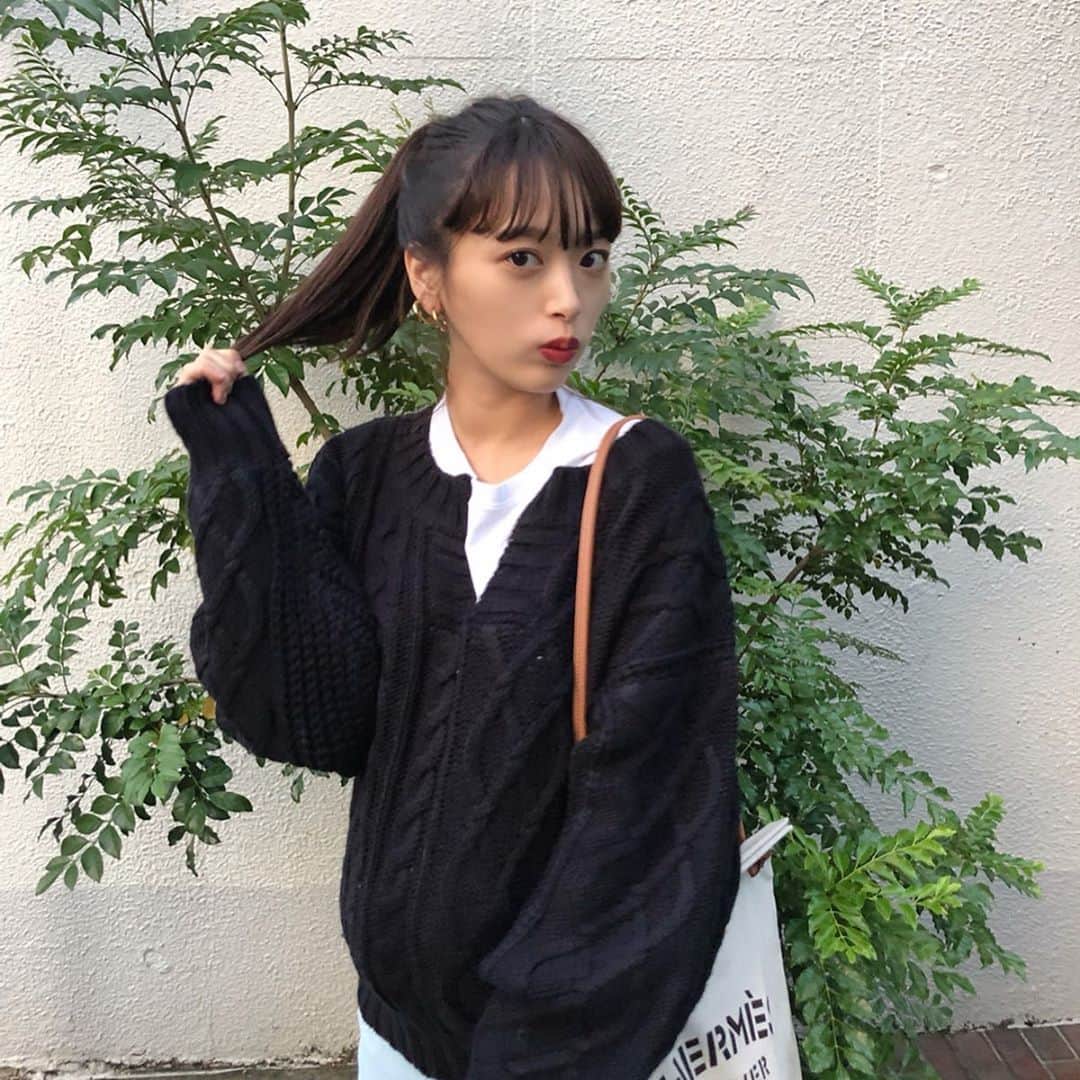 近藤千尋のインスタグラム：「こんばんは🙋‍♀️✨ 更新が空いてしまいました😭💦 @titivatejp  さんのニットが可愛い~😫💖 展示会でオーダーしたものが届きました🎁 残暑が終わったら早くお昼も着たいなぁ🤔❤️ #titivate #ティティベイト #titivatestyle」