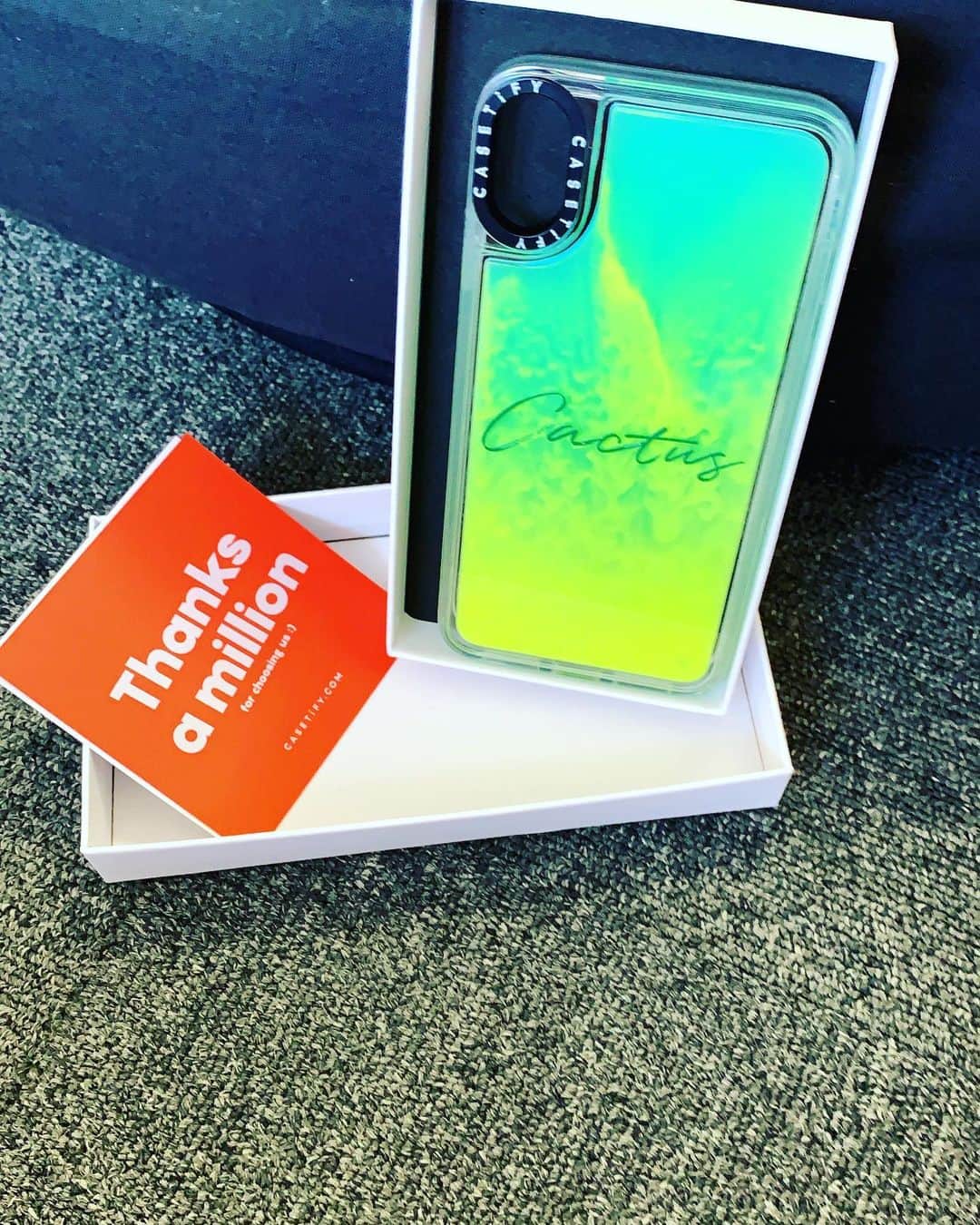 香月一也のインスタグラム：「渋すぎる！😤 @CASETiFY @CASETiFY_jp #CASETiFY  #StateYourCase #ネオンサンドケース」