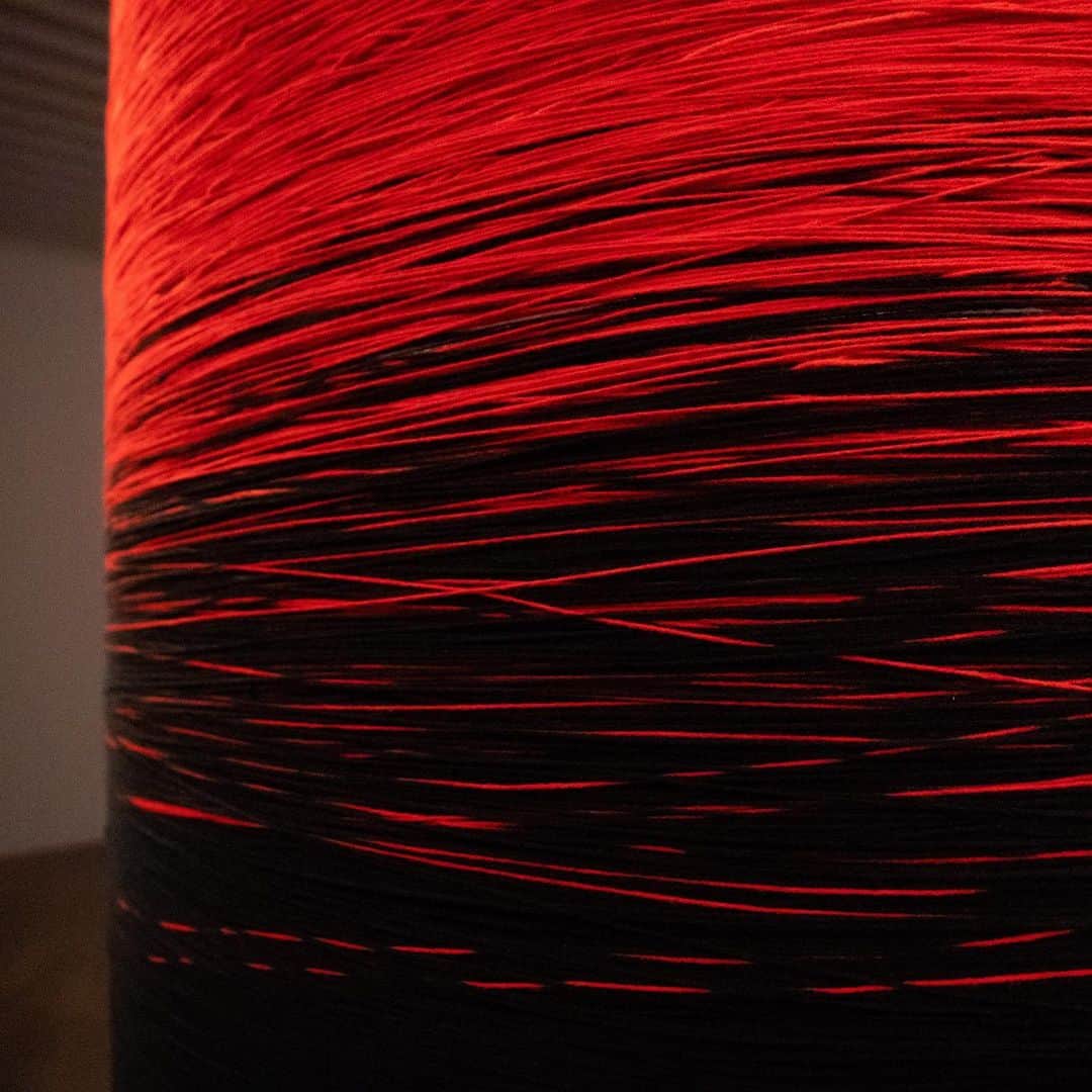 森美術館さんのインスタグラム写真 - (森美術館Instagram)「@moriartmuseum ✔会期残り25日を切りました！「塩田千春展：魂がふるえる」は10/27まで！  塩田千春の作品には、黒や赤の糸がよく使用されます。糸の色について、塩田は、黒は夜空とも宇宙とも捉えることができ、赤は血液、あるいは「赤い糸」といった、人と人の繋がりと考えることもできると語っています。 "Shiota Chiharu: The Soul Trembles" Period: 2019.6.20 [Thu] - 10.27 [Sun] Venue: Mori Art Museum This is the largest-ever solo exhibition by Shiota Chiharu!  #塩田千春展魂がふるえる #塩田千春 #魂がふるえる #ShiotaChiharuTheSoulTrembles  #shiotachiharu  #森美術館 #moriartmuseum  #museum #contemporaryart  #Tokyo #japantrip  This photograph is licensed under "Creative Commons Attribution-Noncommercial-NoDerivative Works 4.0 International."」10月4日 18時19分 - moriartmuseum