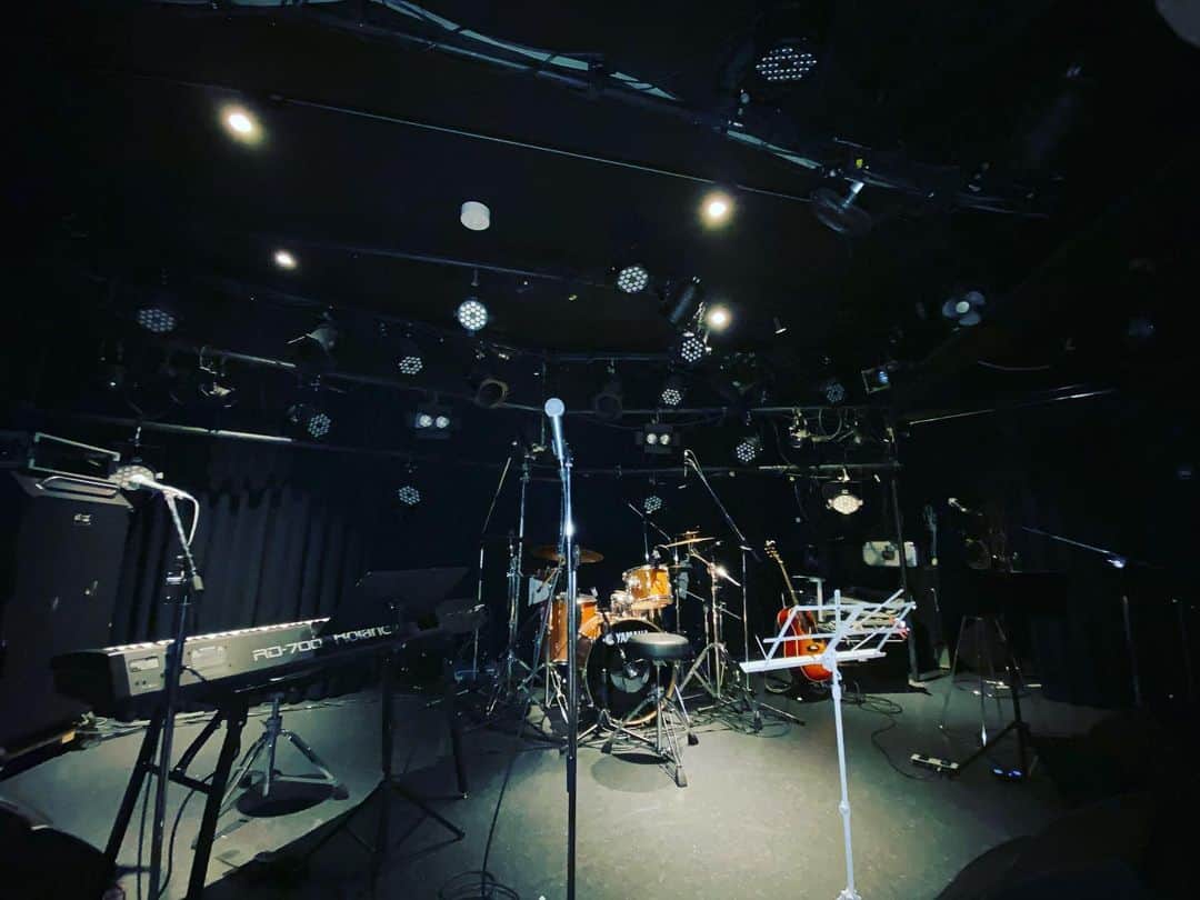 近藤薫のインスタグラム：「本日は名古屋ライブ、楽しみ。　#Gibson #J45 #mfactory #heartland #acousticguitar #沢井里奈 #dela」