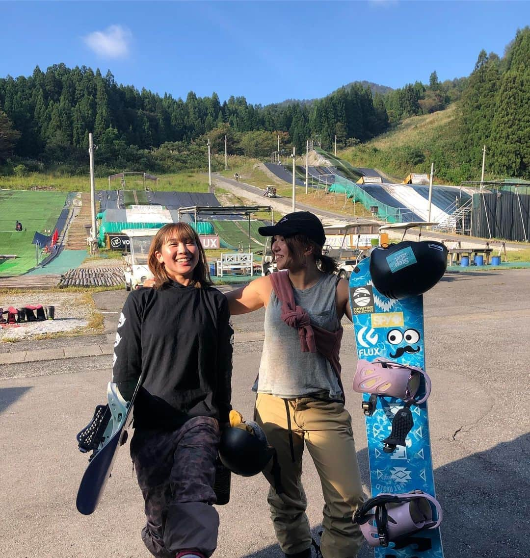 広野あさみさんのインスタグラム写真 - (広野あさみInstagram)「We Love @toyamakings 🏂👯‍♀️ #高低差 #低空飛行  #低く飛べば飛ぶほど歓声が上がる My boardercrosscoach @yukafujiforest  She's grueling to me😹  もんげー！！ やっぱ兄ちゃんすんげーなー✨」10月4日 18時38分 - asamihirono