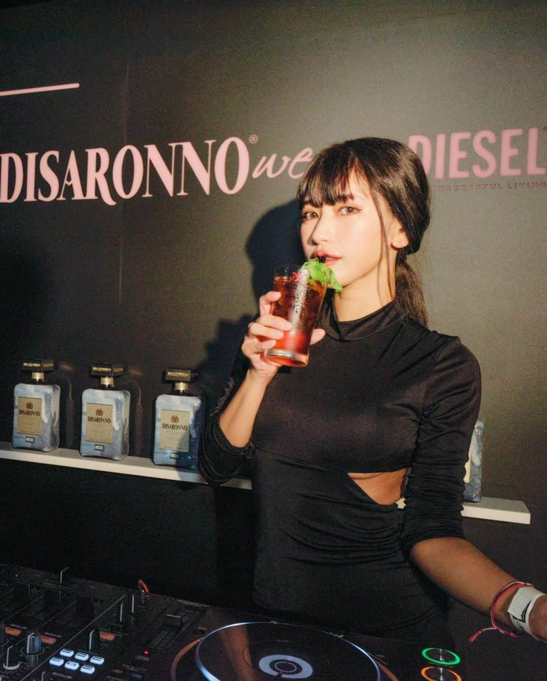 城品萌音さんのインスタグラム写真 - (城品萌音Instagram)「♡ 先日Desaronno×Diesel  @disaronno_official @diesel のパーティでDJさせて頂きました！🎧 _ Dieselを着てるDisaronnoが可愛くて、 アマレット大好きだから美味しくて、楽しくDJさせて頂きました！ _ #monemilk #djmonemilk #femaledj #model #disaronno #diesel」10月4日 18時38分 - monemilk