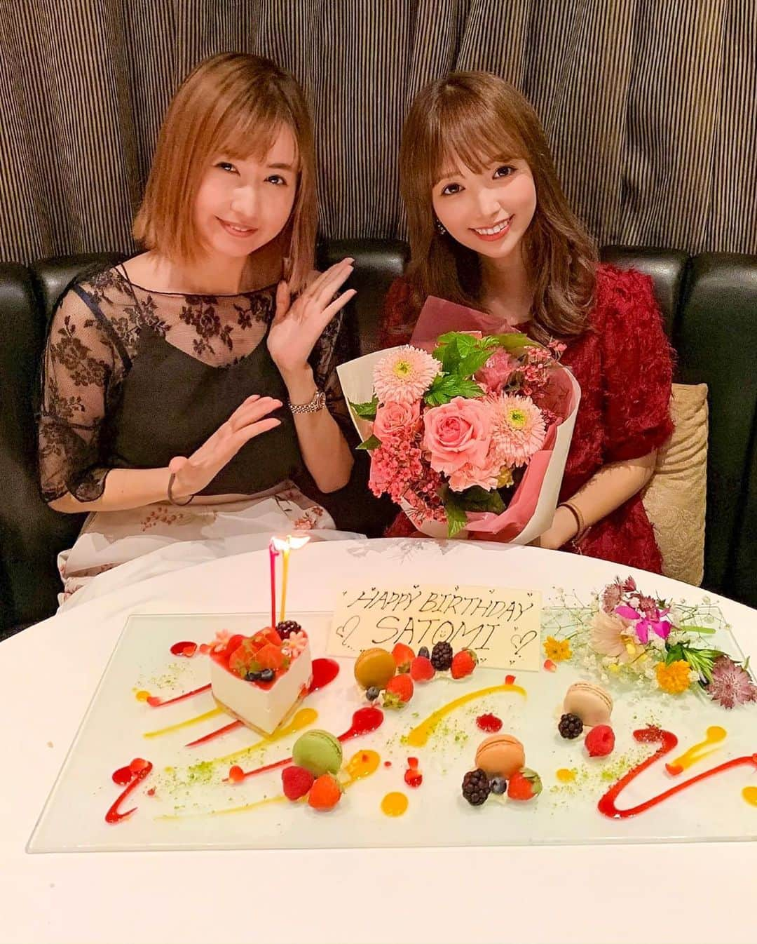 八鍬里美さんのインスタグラム写真 - (八鍬里美Instagram)「誕生日のお祝いをしてもらいました...💗 当日までいるって知らなくて、お店に着いたら親友ちゃんが座っててびっくりしすぎてめっちゃ声でた〜🤣💕 料理もプレートもかわいくて嬉しかった🥺 DMでもメッセージくれたりありがとうございます😀🎉また一年よろしくです❤️ . #誕生日#HPB#happybirthday#女子会#誕生日会#嬉しい#フレンチ#thelegiantokyo#花束」10月4日 19時07分 - satomi_yakuwa