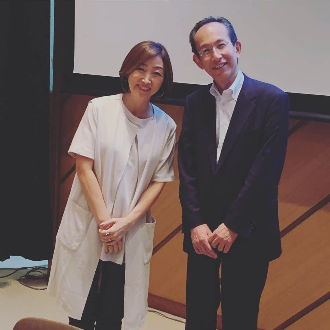 田中ウルヴェ京さんのインスタグラム写真 - (田中ウルヴェ京Instagram)「昨日は番組終了後に急いで日本学術会議講堂へ。 「科学的エビデンスに基づくスポーツの価値の普及のあり方」の受講をしに行きました。  めちゃ楽しかったです。  東大先端研でご一緒させていただいたことのある喜連川優先生に久しぶりにお目にかかり。お写真撮っていただきました。  そもそも博士課程とは、博士論文とは、貴重な教えをいただきました。  本当にご縁って、、、有難いです。  Great to see him again, Dr. Masaru Kitsuregawa at the  forum organized by science council of japan. #スポーツの価値 #科学的エビデンス」10月4日 19時02分 - miyako.tanaka.oulevey