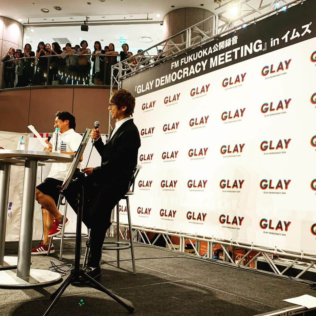 GLAYさんのインスタグラム写真 - (GLAYInstagram)「「GLAY DEMOCRACY MEETING in イムズ」公開収録！ 福岡キャンペーンラストです！ #GLAY #JIRO #HAPPYSWING」10月4日 19時10分 - glay0525_official