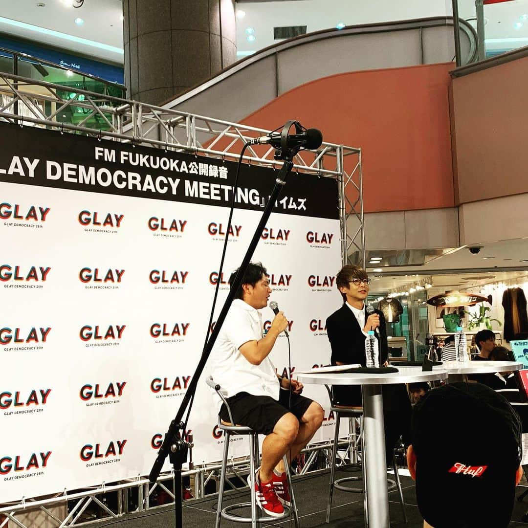 GLAYさんのインスタグラム写真 - (GLAYInstagram)「「GLAY DEMOCRACY MEETING in イムズ」公開収録！ 福岡キャンペーンラストです！ #GLAY #JIRO #HAPPYSWING」10月4日 19時10分 - glay0525_official