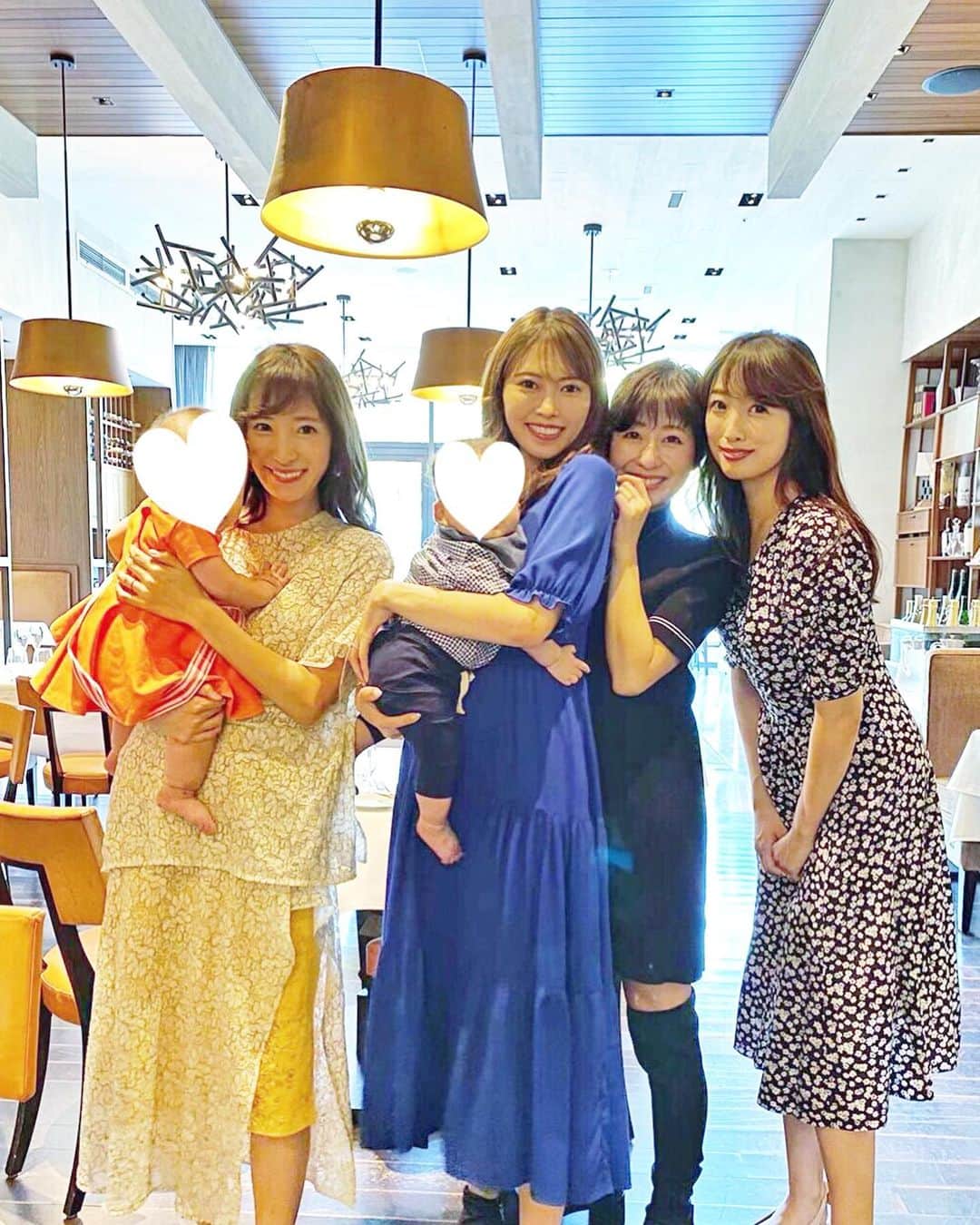 小林真由のインスタグラム：「⋆﻿ ⋆﻿ みんなでlunch🍝﻿ 千春さんの息子くんとも久しぶりに﻿ ゆっくり会えて嬉しかったなぁ。﻿ 可愛すぎて男の子もいいなといつも﻿ 思います👶🏼🍑 ﻿ 最近みんなと会うことが多くて嬉しい🥺✨﻿ ﻿ #ランチ #女子会 #ミッドタウン #ユニオンスクエア #ファッション #コーデ #ママコーデ #ママライフ #コーディネート #子連れランチ #lunch #coordinate #fashion」