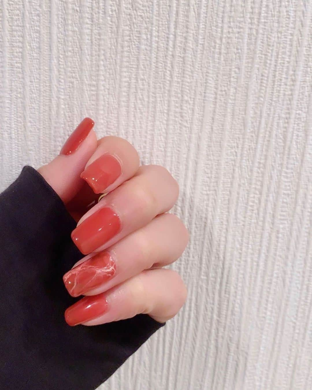 栗原恵さんのインスタグラム写真 - (栗原恵Instagram)「🌰 New nail🥀 ・ ・ #ハンドネイル #秋色 #スクエア」10月4日 19時23分 - megumi_kurihara_official