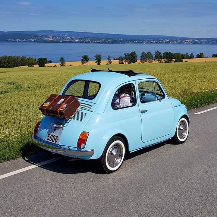 Fiat さんのインスタグラム写真 - (Fiat Instagram)「Fading into the blue. Thanks to @luigi.blu for this cutie. #Fiat #Fiat500」10月4日 19時30分 - fiat