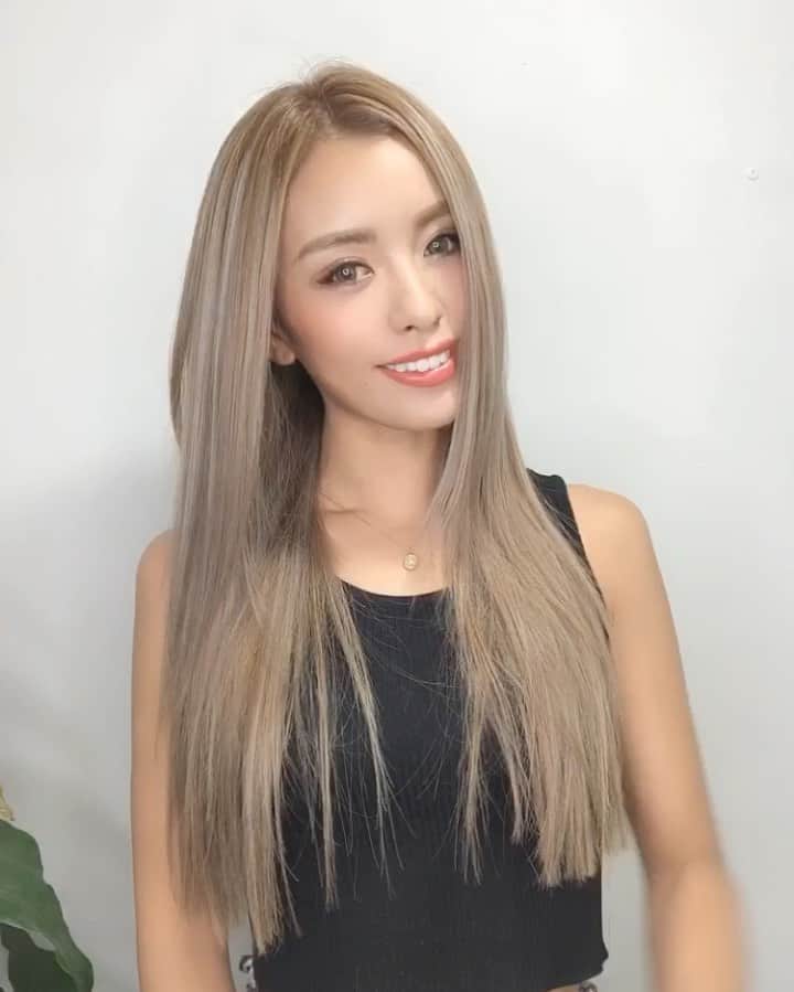 のインスタグラム：「#NEWCOLOR 💕 . . 🎥ばーじょん💋 . . @rollen_wiz ✂︎❤︎✂︎ @soga_rollen_gm  Thx〜💋 . . . #cyberjapan #cjd_naho #dancer #hairstyle #newhair #straighthair #longhair #makeup #Beautysalon #ROLLEN #rollenwiz #harajuku #サイバージャパン #サイバージャパンダンサーズ #なち #なちぽん #NAHO #ヘアカラー #ストレートヘア #美容院 #美容室 #外国人風カラー #ハイライトカラー #メイク #モデル #ヘアスタイル」