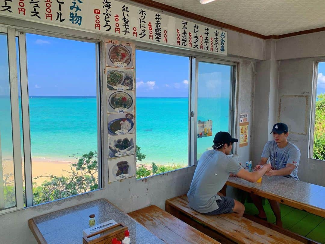 乙黒圭祐のインスタグラム：「絵に見えるけど本物の海💁‍♀️ #photooftheday#宮古島 #miyakojima#vacation#絶景#photography」