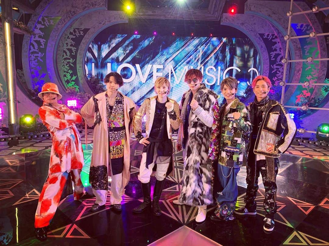 SixTONESさんのインスタグラム写真 - (SixTONESInstagram)「We had an awesome performance 🤘🏼 Thanks to our fans for being so amazing 🖤  #SixTONES#Jesse#Taiga#Hokuto#Yugo#Shintaro#Juri」10月4日 20時00分 - sixtones_official