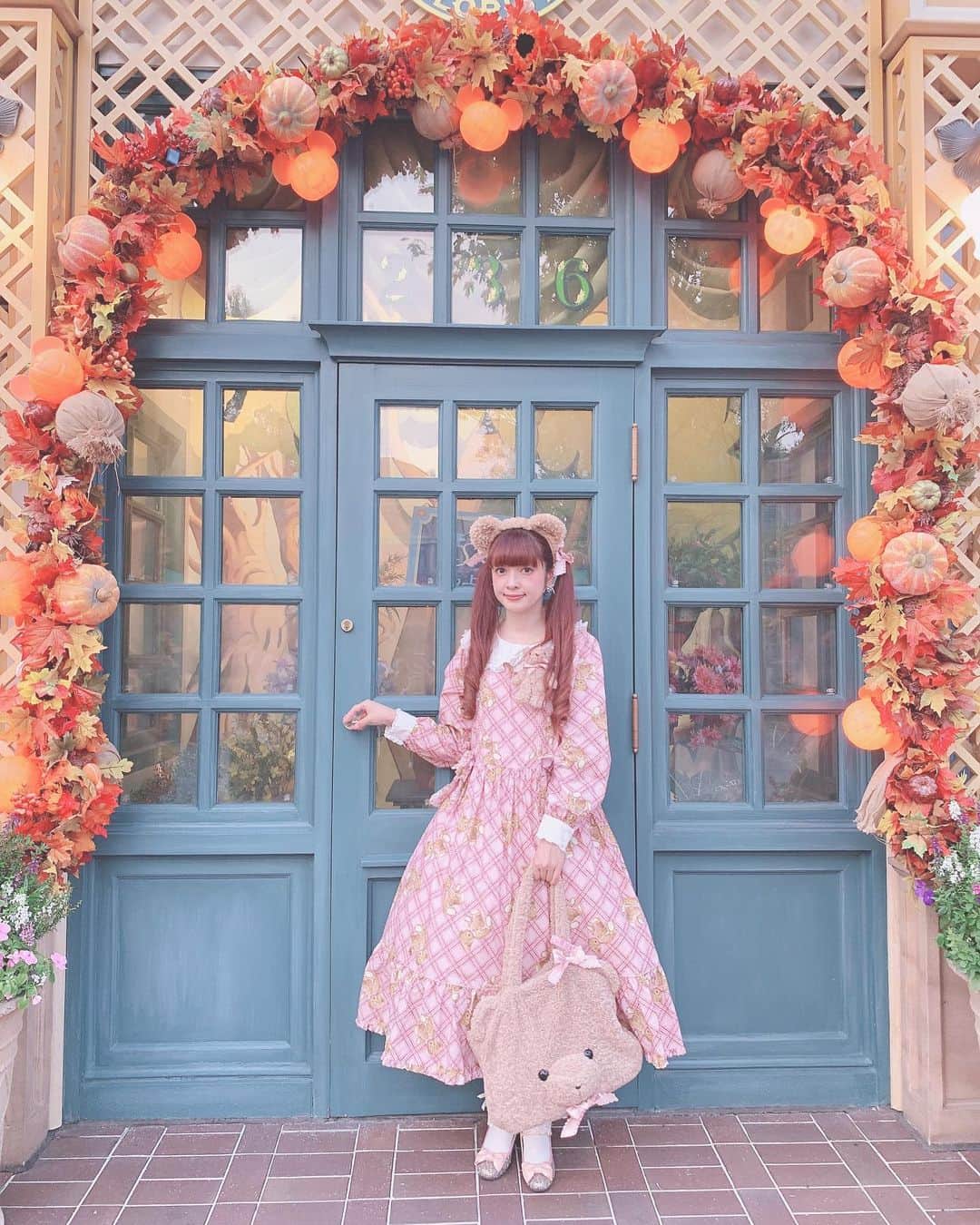 青木美沙子さんのインスタグラム写真 - (青木美沙子Instagram)「上海ディズニー漫喫してます💓 #ピンクハウス #上海ディズニー」10月4日 19時59分 - misakoaoki