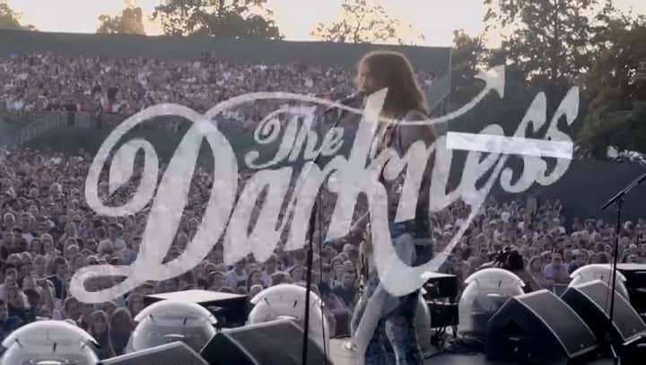 ルーファス・テイラーのインスタグラム：「🚀 #thedarkness #easteriscancelled」