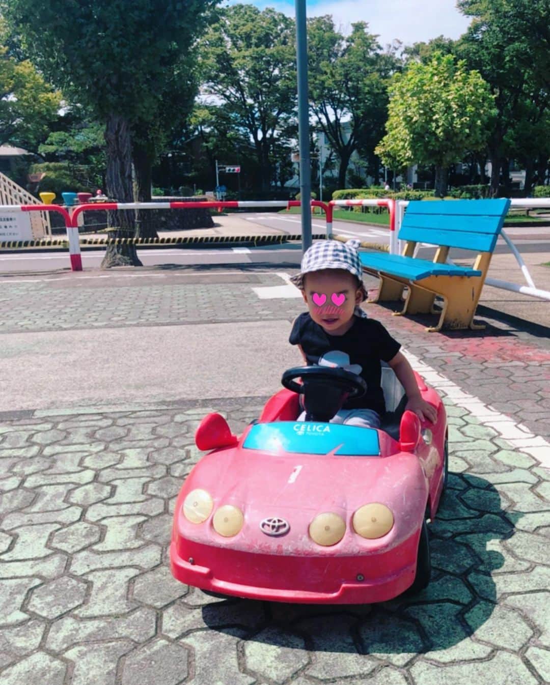 保田圭さんのインスタグラム写真 - (保田圭Instagram)「もう1ヶ月以上前ですが…新宿交通公園に行きました。息子は運転席が大のお気に入りでした♡ #ブログも見てもらえたら嬉しいです #新宿交通公園」10月4日 20時16分 - keiyasuda1206