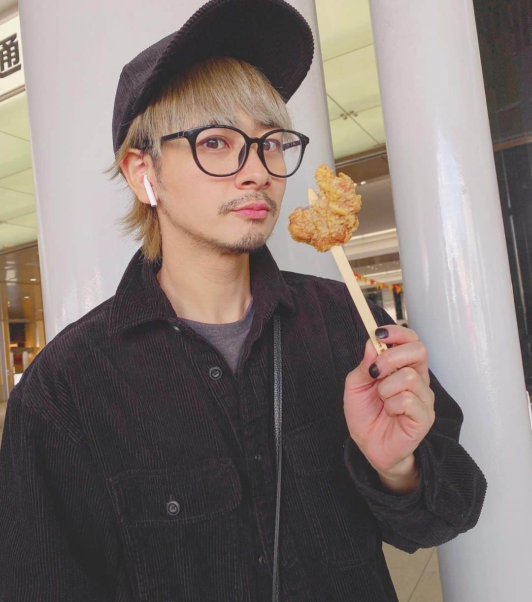 のインスタグラム：「secret color 🔴広島セミナー🍁 60人募集の定員が増枠して 94名の美容師さんに参加して 頂きました😭 ありがとう🙇🏼‍♂️ございます✨ オンラインサロンも みなさんありがとうございます😆 ココロサプリも1.5倍の会員数に なりました☺️ありがとうございます😊 1人でも多くの方に お役に立てれるように これからも頑張ります☺️✨ secret colorは これから全国化します☺️ 早めにスタートしましょ🤓」