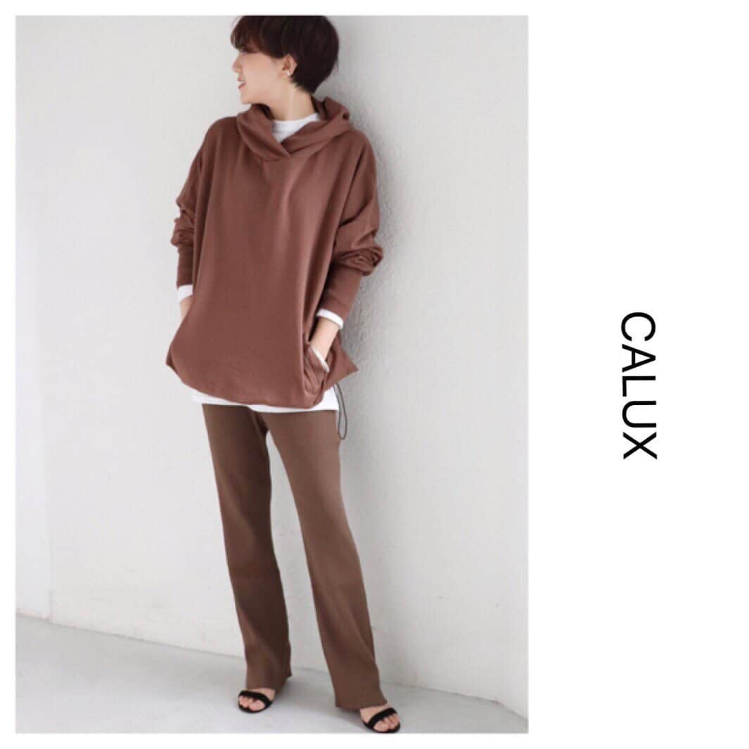 plageさんのインスタグラム写真 - (plageInstagram)「〝CALUX〟 10/5(sat.)ON SALE！ ※博多店のみ10/6(sun.)の入荷となります。 お問い合わせ殺到のCALUX新作フードパーカー！裾をしぼった丸みのあるシルエットとオーバーサイズが可愛い一着。 袖を通した瞬間から柔らかい肌触りに包まれます。 ¥19,000+tax col:ブラウン/ベージュ/グリーン size:free  #Plage #プラージュ #baycrews #fashion  #coordinate #CALUX」10月4日 20時16分 - plage_jp