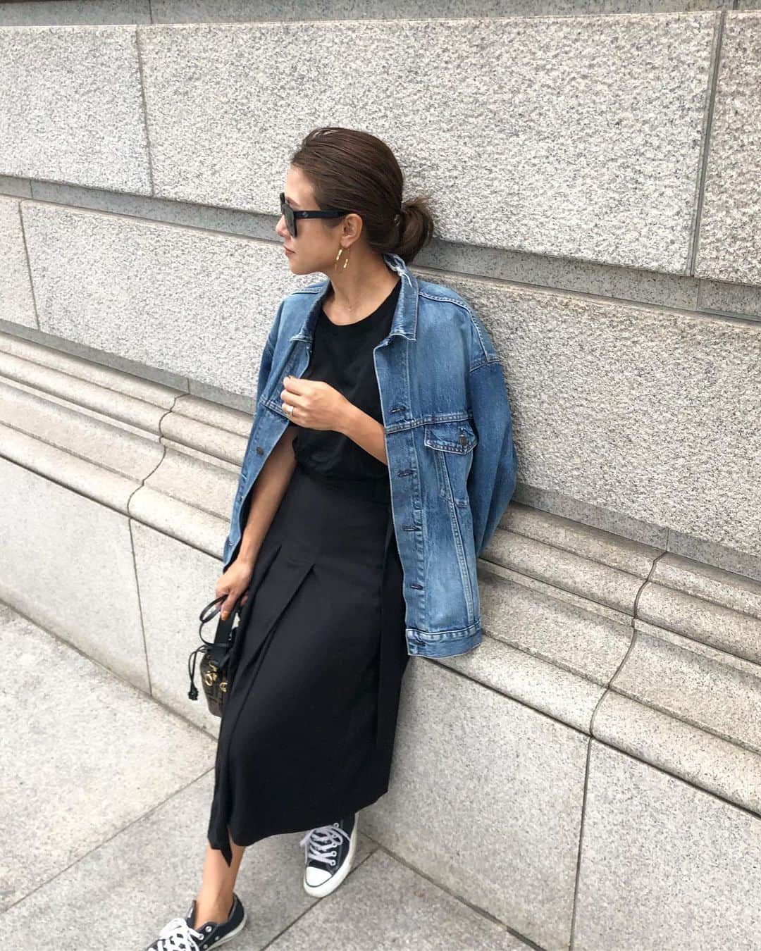yukoさんのインスタグラム写真 - (yukoInstagram)「2019.10.4 ・ デニムジャケットもそろそろ出番かな♡ 今日はヨガ▶︎整体▶︎断捨離して身体も心もスッキリ✨ ・ denim jacket #balenciaga tops #stunninglure  skirt #damefrank shoes #convers」10月4日 20時22分 - sa_youu