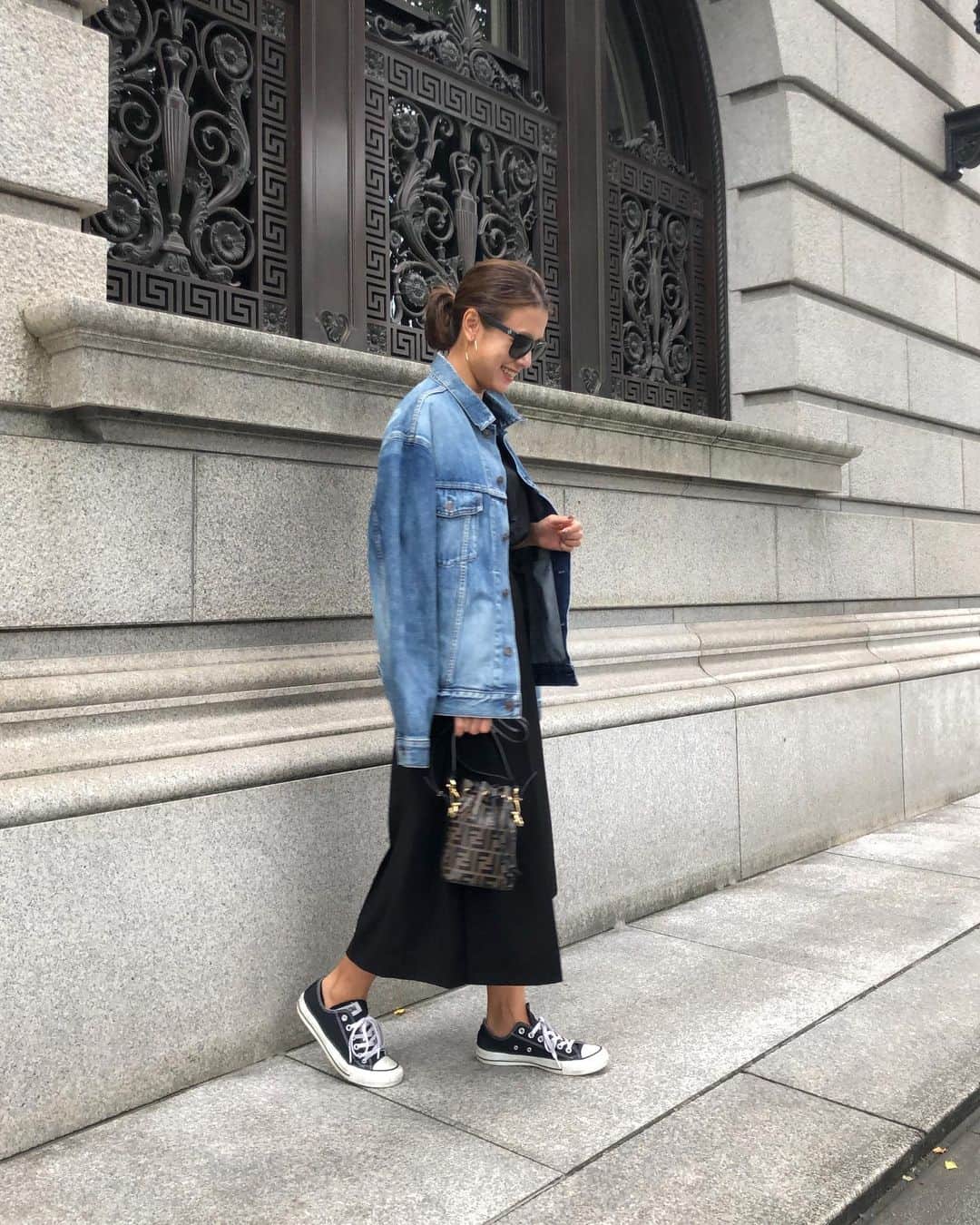 yukoさんのインスタグラム写真 - (yukoInstagram)「2019.10.4 ・ デニムジャケットもそろそろ出番かな♡ 今日はヨガ▶︎整体▶︎断捨離して身体も心もスッキリ✨ ・ denim jacket #balenciaga tops #stunninglure  skirt #damefrank shoes #convers」10月4日 20時22分 - sa_youu