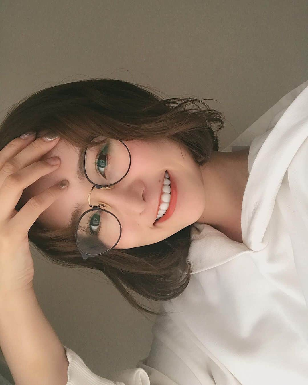 まつきりなさんのインスタグラム写真 - (まつきりなInstagram)「実はメガネ好きでよくかけます🤓 私みたいな薄顔は細いフチじゃないとフィットせんのよね〜 最近は #oliverpeoples をつけとる👓 似合うメガネを探す旅に出ますワ」10月4日 20時24分 - matsuki_rina