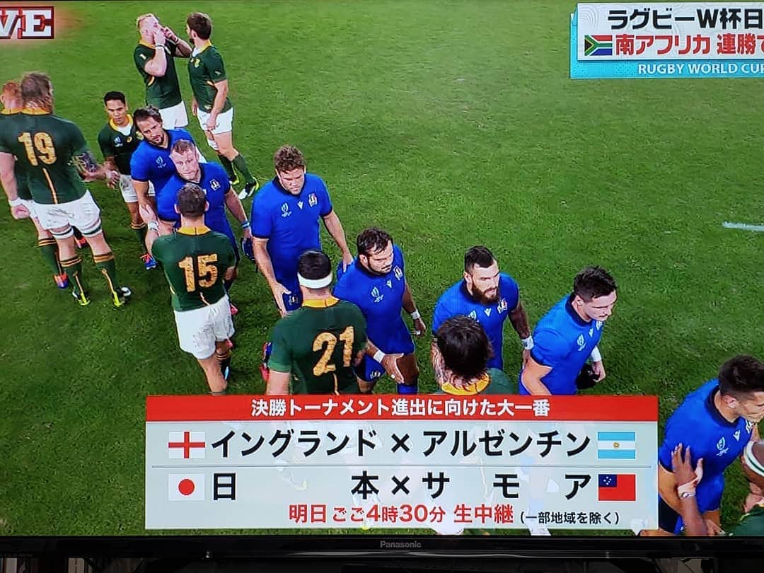 のインスタグラム：「攻めてる方が戻される！！南アフリカの強璧ディフェンスが凄い！！ でも日本代表は崩せると思う！！ 明日のサモア戦はボーナスポイント勝ち取って！！自力8強絶対イケる！！ #ラグビーW杯 #南アフリカ #イタリア #日本代表 #サモア #DJKOO」
