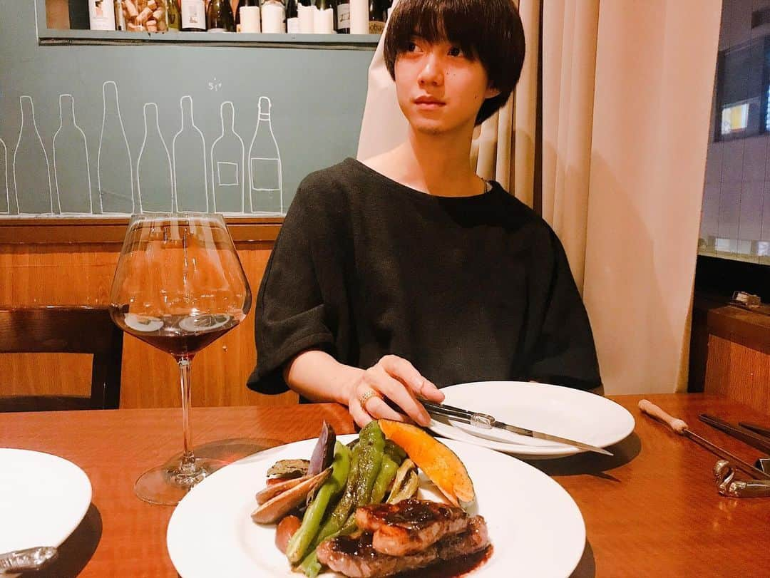 小越勇輝さんのインスタグラム写真 - (小越勇輝Instagram)「大好きなワインをのみながら  #ogostagram  #dinner #至福のとき」10月4日 20時49分 - yuki_ogoe