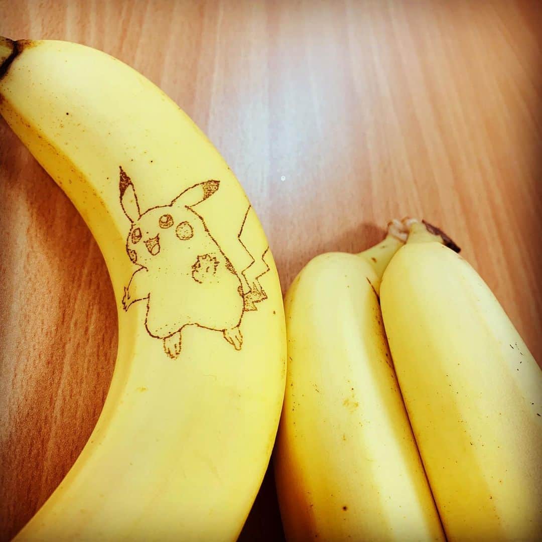エンドケイプのインスタグラム：「#ピカチュウ  #ポケモン #pokemongo  #pokemon  #pikachu  #banana  #バナナート #バナナアート  #banana🍌  #art  #endcape」