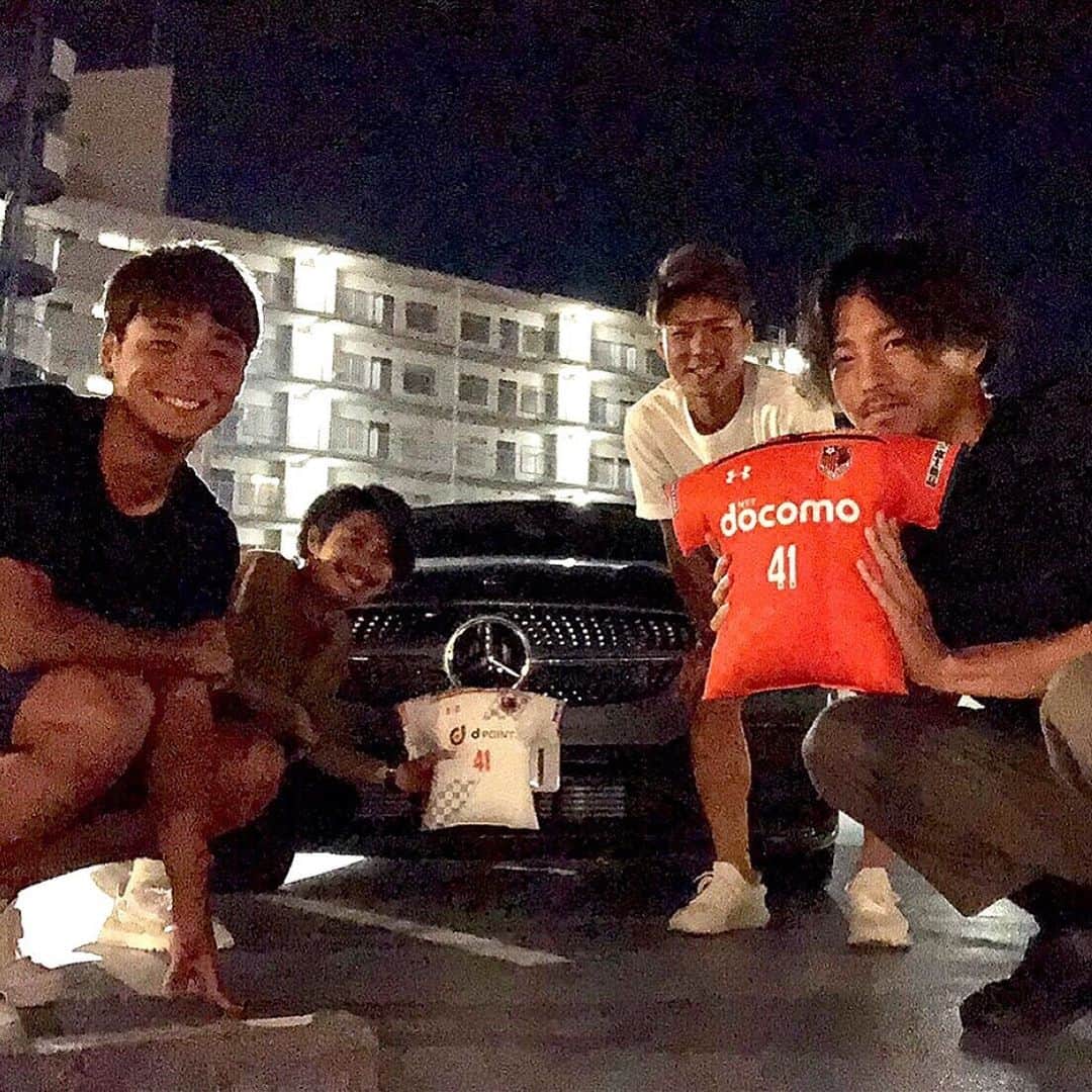 大山啓輔のインスタグラム：「. ジュニア会💯 . #ジャニーズジュニアじゃないよ #アルディージャジュニアだよ #写真撮り忘れて帰りの駐車場だよ #マサヒトの車だよ #地元のヤンチャ坊主感でちゃったよ #インカメ画質悪すぎたよ #愛に溢れてたよ」