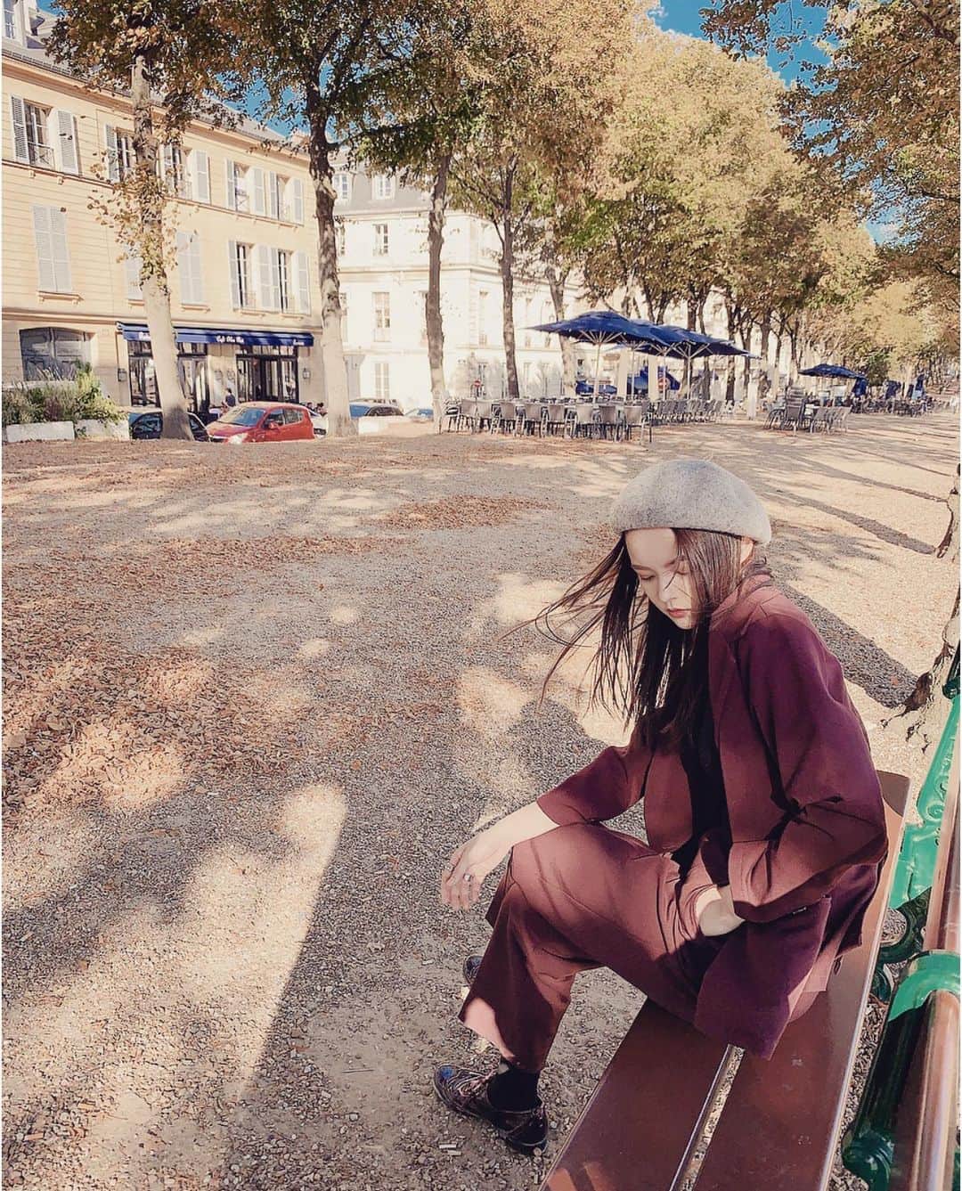 坂巻有紗さんのインスタグラム写真 - (坂巻有紗Instagram)「この人ポーズおかしいなって思ったらイイね押してね😍😍😍😍❤️ フランスのクロワッサンはレベチで美味しいです。 #フランス #france #パリ #paris #fashion #エモい #とは」10月4日 21時06分 - sakamaki.alisa