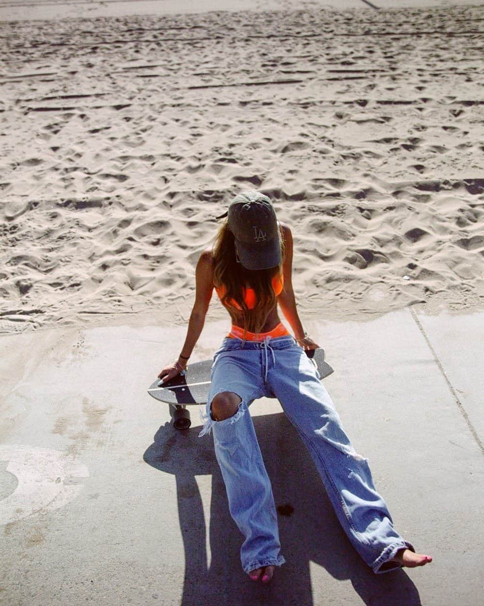 MARISのインスタグラム：「Long Beach  #LosAngeles #California #skate #fashion #travel #la #ca  Setup @calvinklein  Denim @levis.vintage.clothing  Shoes :no need  Hat @urbanoutfitters  どんどん自分が好きだったファッションやライフスタイルに戻っていく💓最高に心地よい💓」