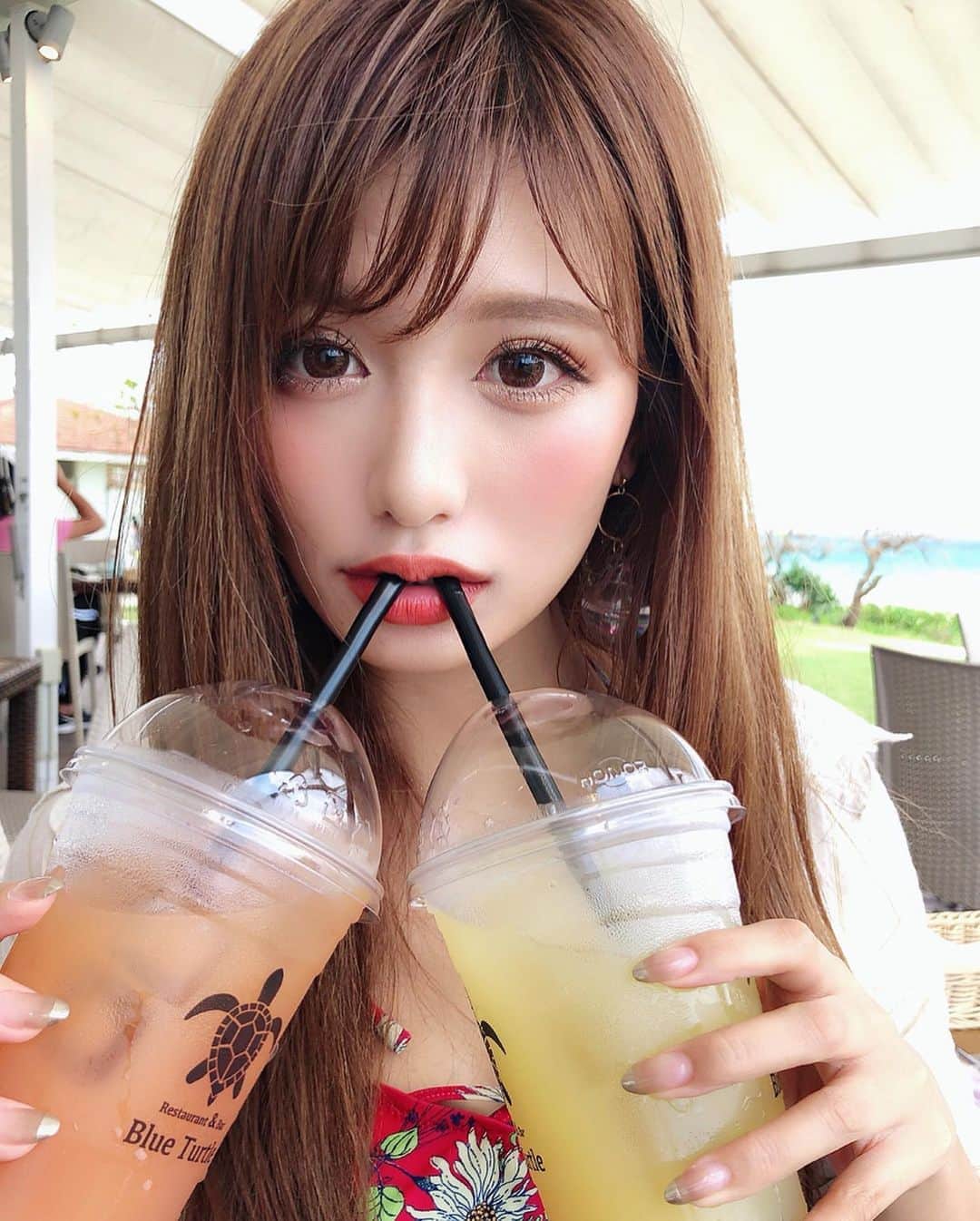 伊藤実祐さんのインスタグラム写真 - (伊藤実祐Instagram)「. . 宮古島旅で2回も利用したカフェ☕️ 伊良部にある @blueturtle_miyako 🐢💓🌊 . . 目の前が 渡口の浜 で最高のロケーションでランチして🍴 ビーチと繋がってるから食べた後にそのまま海へ💕💨 . . みゆはカレー食べたんやけど 野菜いっぱいで美味しかったし なによりスムージーがおいしかった🍌🥛♥️ . みゆのおすすめは黒糖バナナスムージー🐷w . . #沖縄 #宮古島 #伊良部島 #沖縄旅行 #宮古島旅行 #旅行 #女子旅 #タビジョ #沖縄グルメ #宮古島グルメ #海 #水着 #全日空 #ANA #メイク #カラコン #マツエク #Nexter #ネクスター #Nextercreatist #TOKYOcreatist #伊藤実祐 #いとうみゆ #みゆちゃい . . 来週はグアムだ。しかもまた弾丸\(◡̈)/🇬🇺🌺🍹🌴🐳 . . もぅ冬になって行くのに焦げていく一方👶🏾🔥 .」10月4日 21時14分 - miyu.61