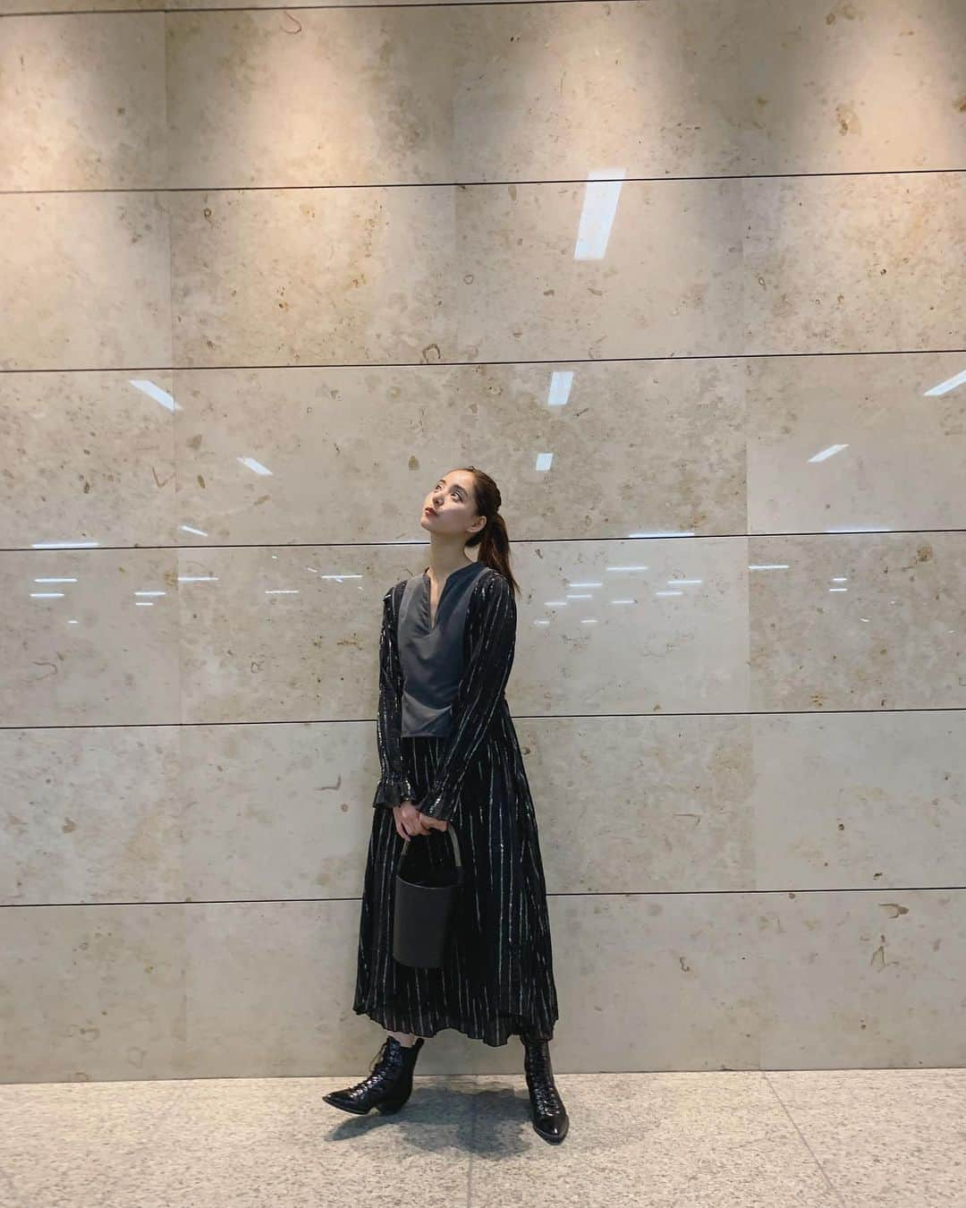 新木優子さんのインスタグラム写真 - (新木優子Instagram)「私服 onepiece : @amerivintage  shoes : @coach  bag : @mezzo_senzo_official  新しくきたワンピース可愛すぎて☺️♡」10月4日 21時16分 - yuuuuukko_