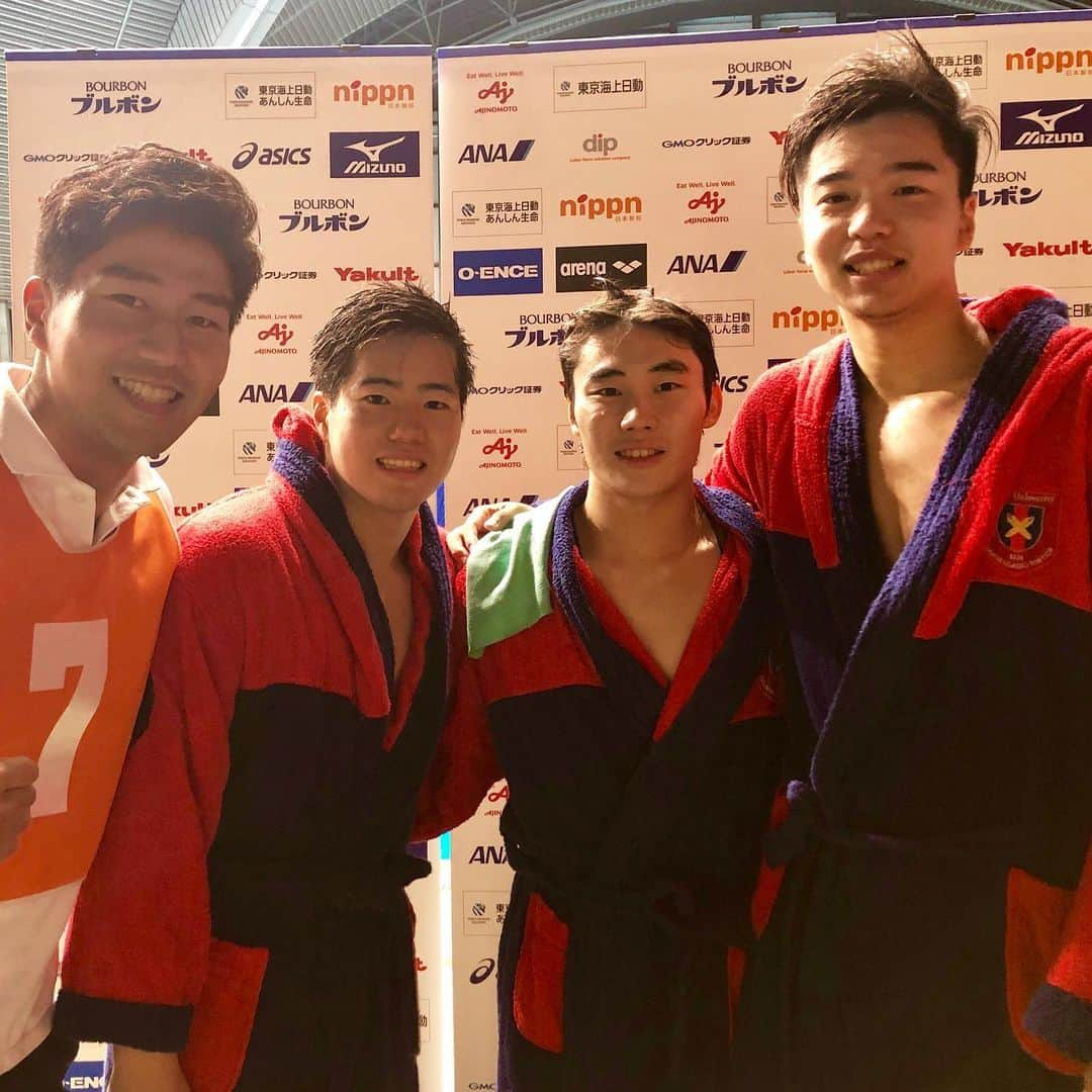 内野泰輔さんのインスタグラム写真 - (内野泰輔Instagram)「水球の日本一決定戦🤽‍♂️ オリンピックと同じ会場である東京辰巳国際水泳場で行われた水球の日本選手権1日目を取材してきました！  日本代表の選手たちも各々のチームで出場しており、初日からハイレベルなプレーが沢山ありました。  個人的には母校が7年ぶりに本戦出場を果たしているのがとても嬉しく  初戦で日本体育大学に敗れてしまったものの、先輩として日本最高峰の舞台に立っている後輩たちをとても誇らしく思いました。  写真はこの試合が引退試合となった母校の4年生 吉澤選手、遠藤選手、岩佐選手 @keio_wp  4年生のみんなお疲れ様でした。  #水球 #waterpolo #日本選手権 #初日 #日本代表 #ポセイドンジャパン #慶應義塾大学 #水泳部水球部門 #母校」10月4日 21時16分 - taisuke_uchino