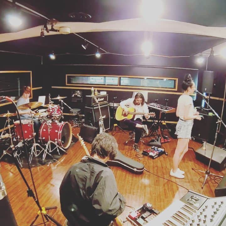 Miliのインスタグラム：「TOKYO NEON Acoustic ver.」